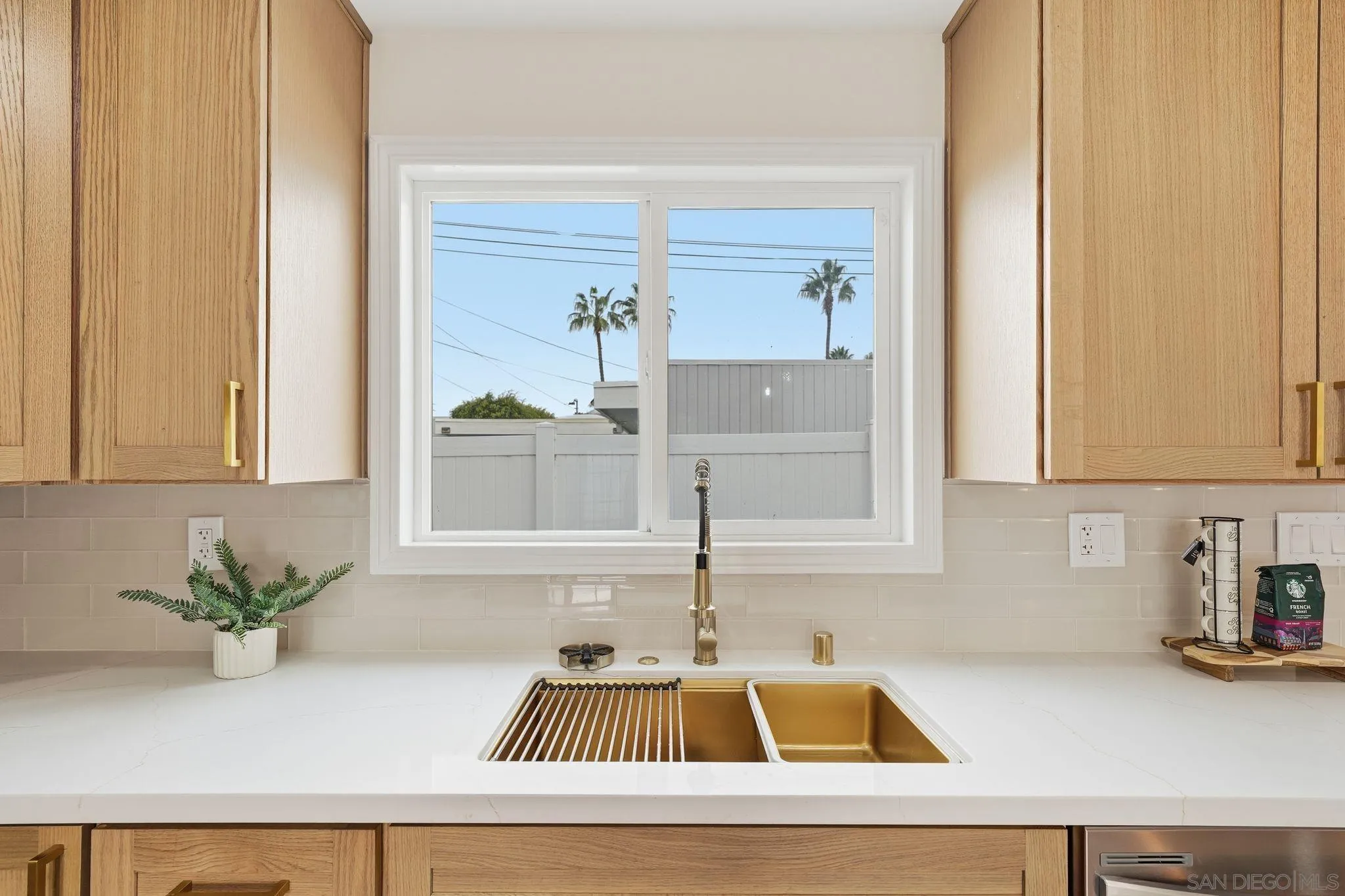 https://cdn.realtyfeed.com/cdn/127/260015486/74b9882349152e9d32514cf8c18558db.webp