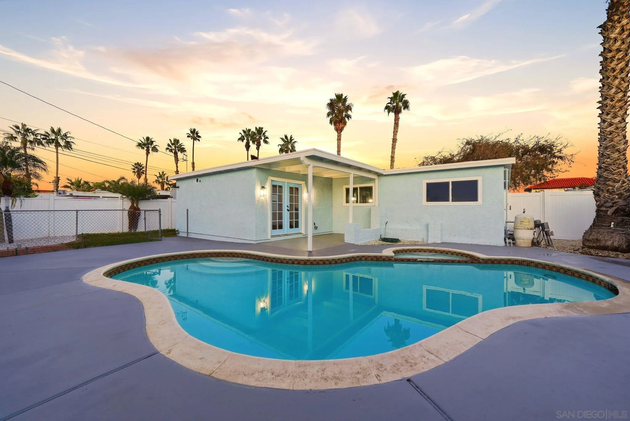 https://cdn.realtyfeed.com/cdn/127/260015486/e37cf61d2bae195a59c6f5175bffca12.webp