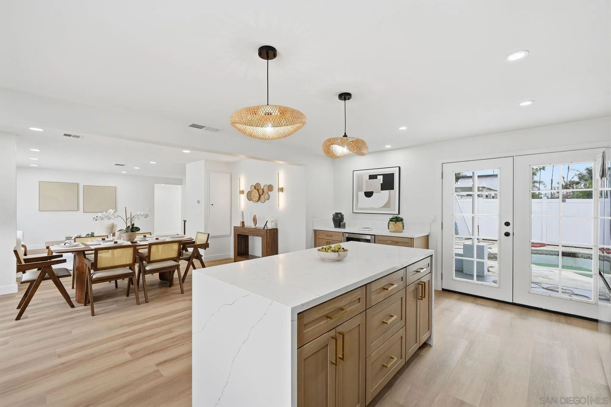 https://cdn.realtyfeed.com/cdn/127/260015486/f95ebacd8da32d9254b7e5a0704c2791.webp