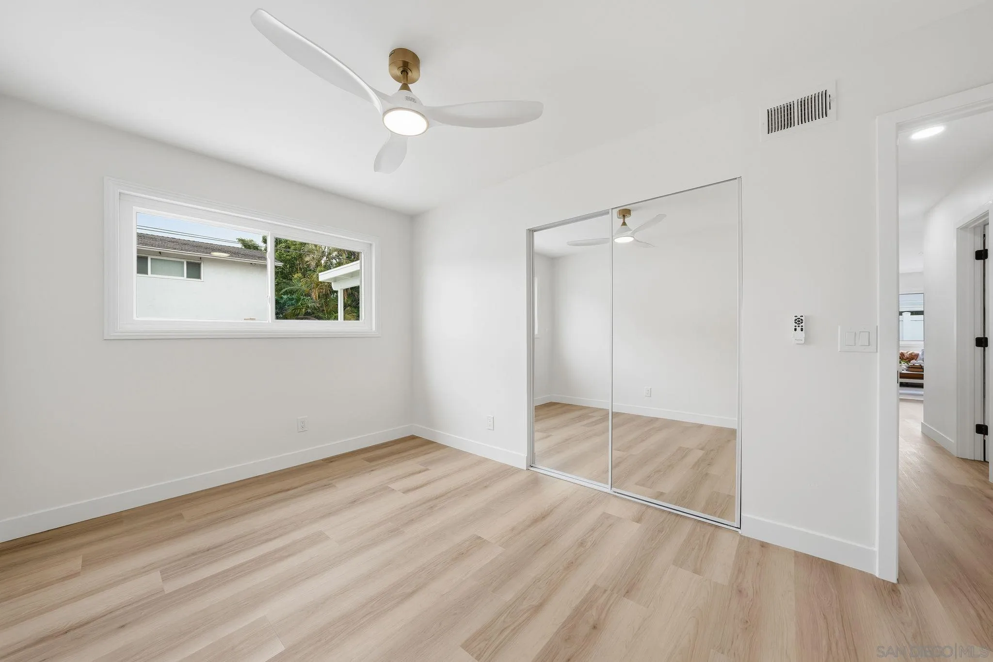 https://cdn.realtyfeed.com/cdn/127/260015486/fc376d9f327feba56061af62609b0735.webp