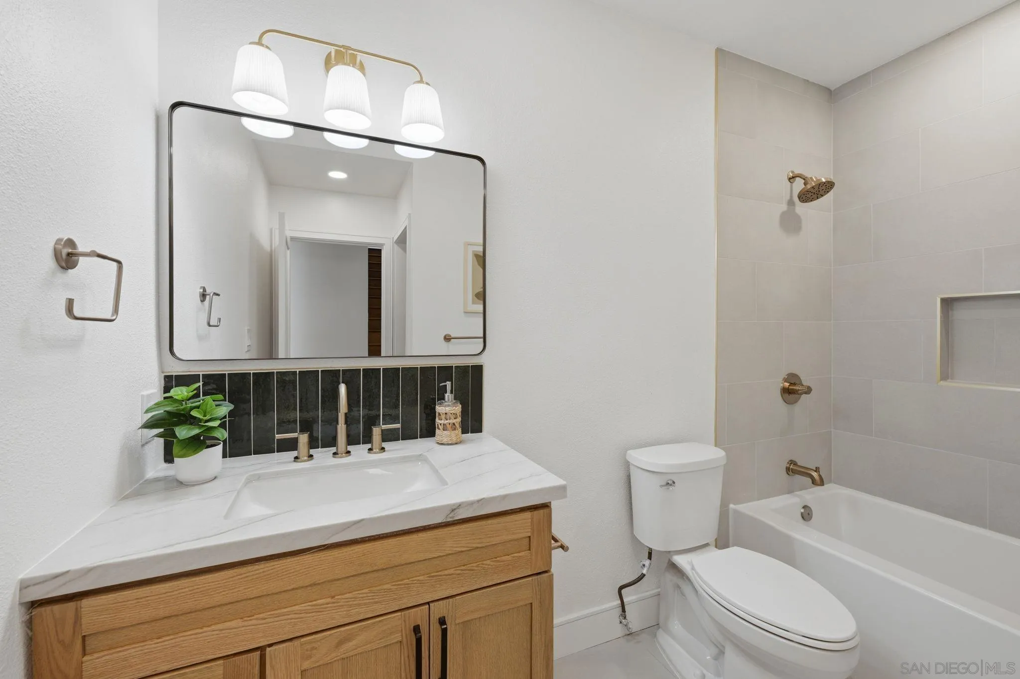 https://cdn.realtyfeed.com/cdn/127/260015490/29c25a99700e16db86e547e59c233ab2.webp