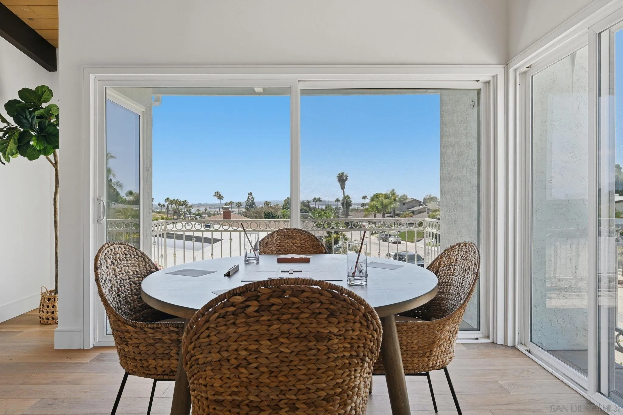https://cdn.realtyfeed.com/cdn/127/260015490/6b396763b27912699572192536aef050.webp
