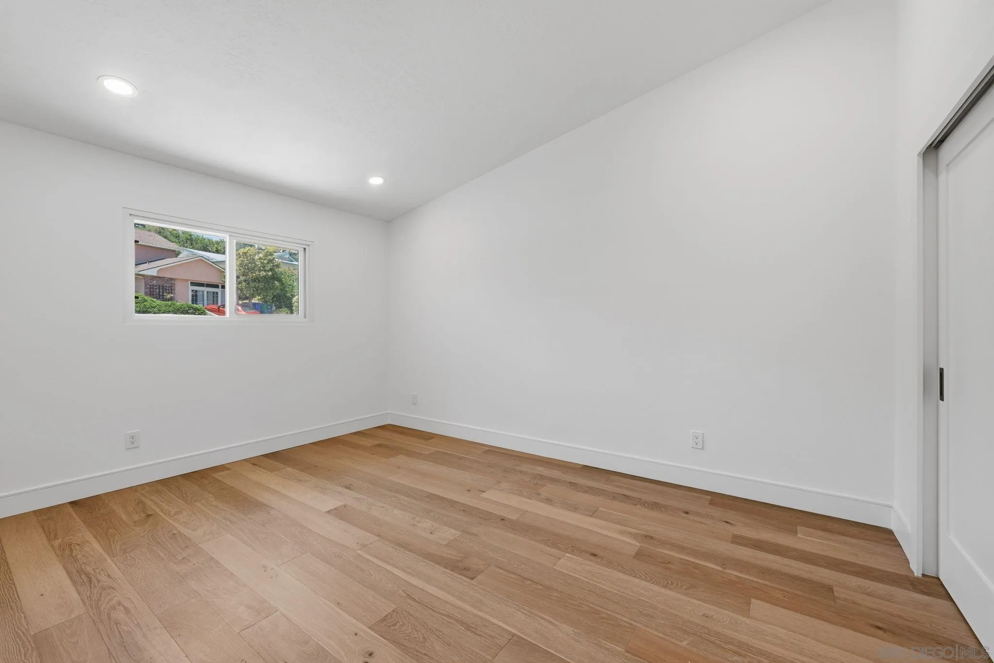 https://cdn.realtyfeed.com/cdn/127/260015490/71f27d58d07e5aa55fe318a688e305c7.webp