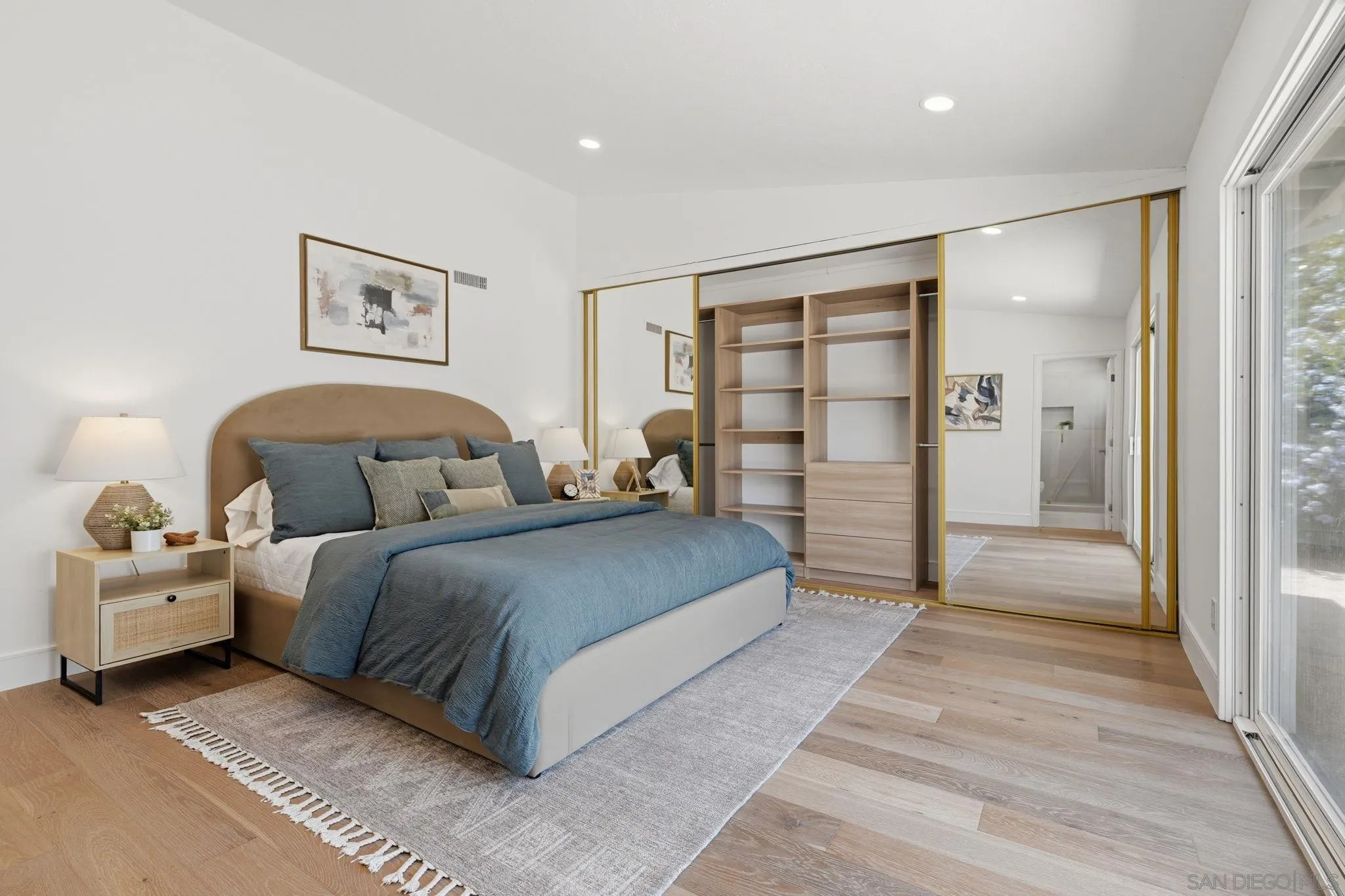 https://cdn.realtyfeed.com/cdn/127/260015490/86047ba9c40fe3776f1a4e114974fd87.webp
