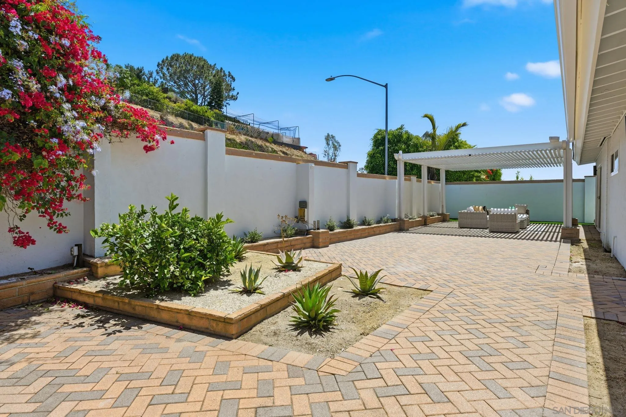 https://cdn.realtyfeed.com/cdn/127/260015490/bd60b22034ed1bb7cb54ac3b930214c8.webp
