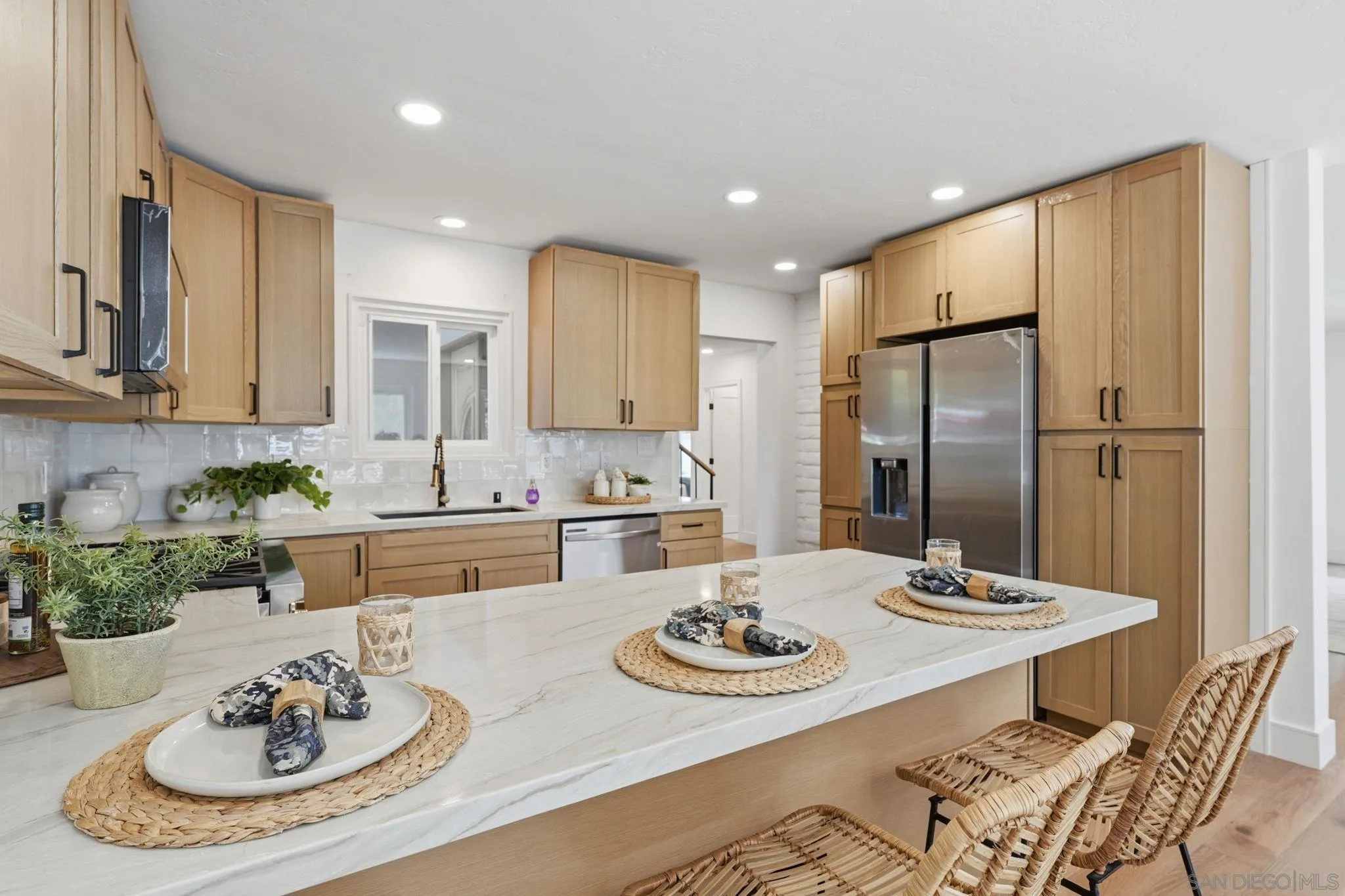 https://cdn.realtyfeed.com/cdn/127/260015490/be6f31003815d2f37a0b33a38939a34c.webp