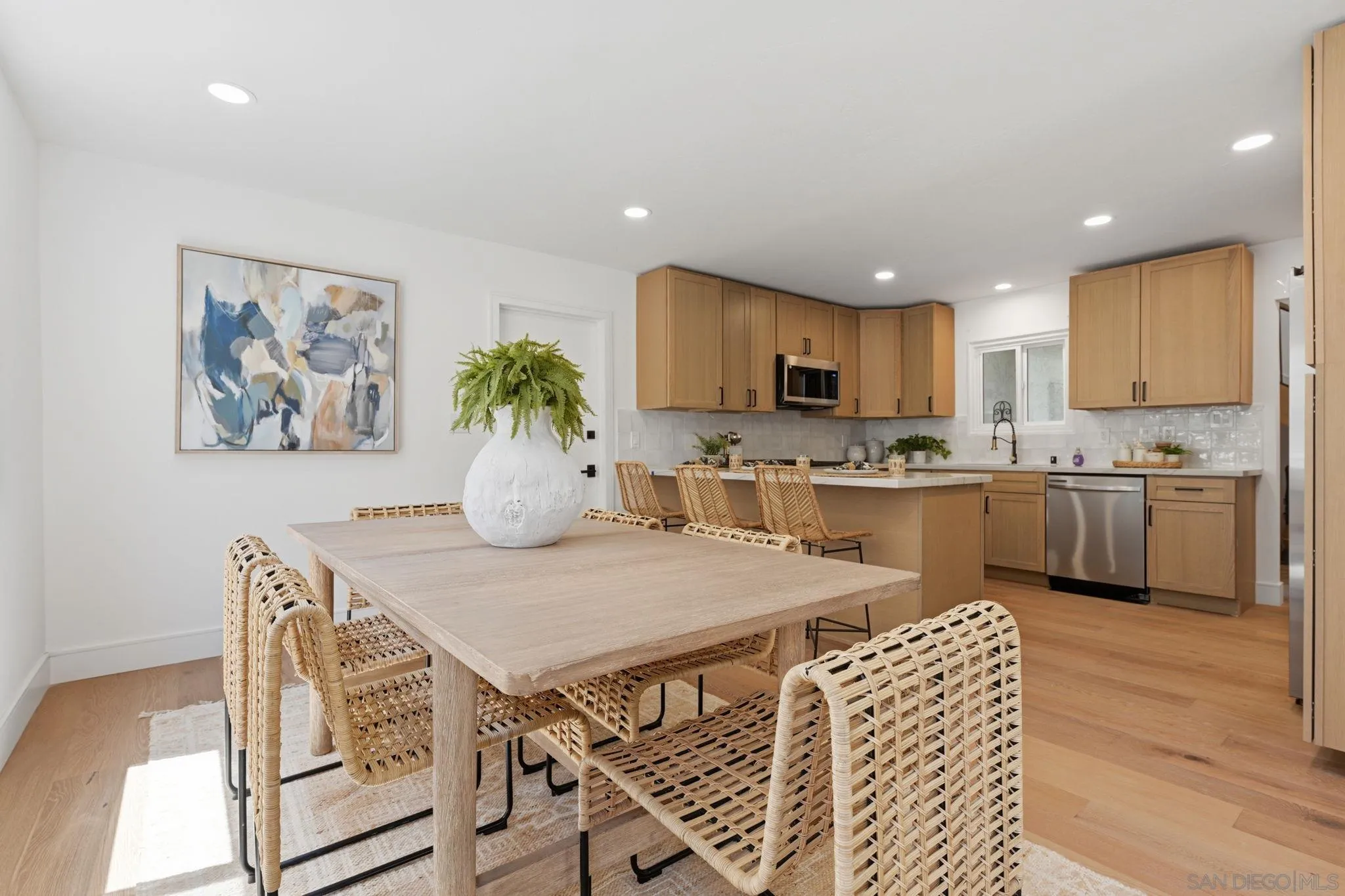 https://cdn.realtyfeed.com/cdn/127/260015490/e9f700e070bc52308817c2776500f4e1.webp