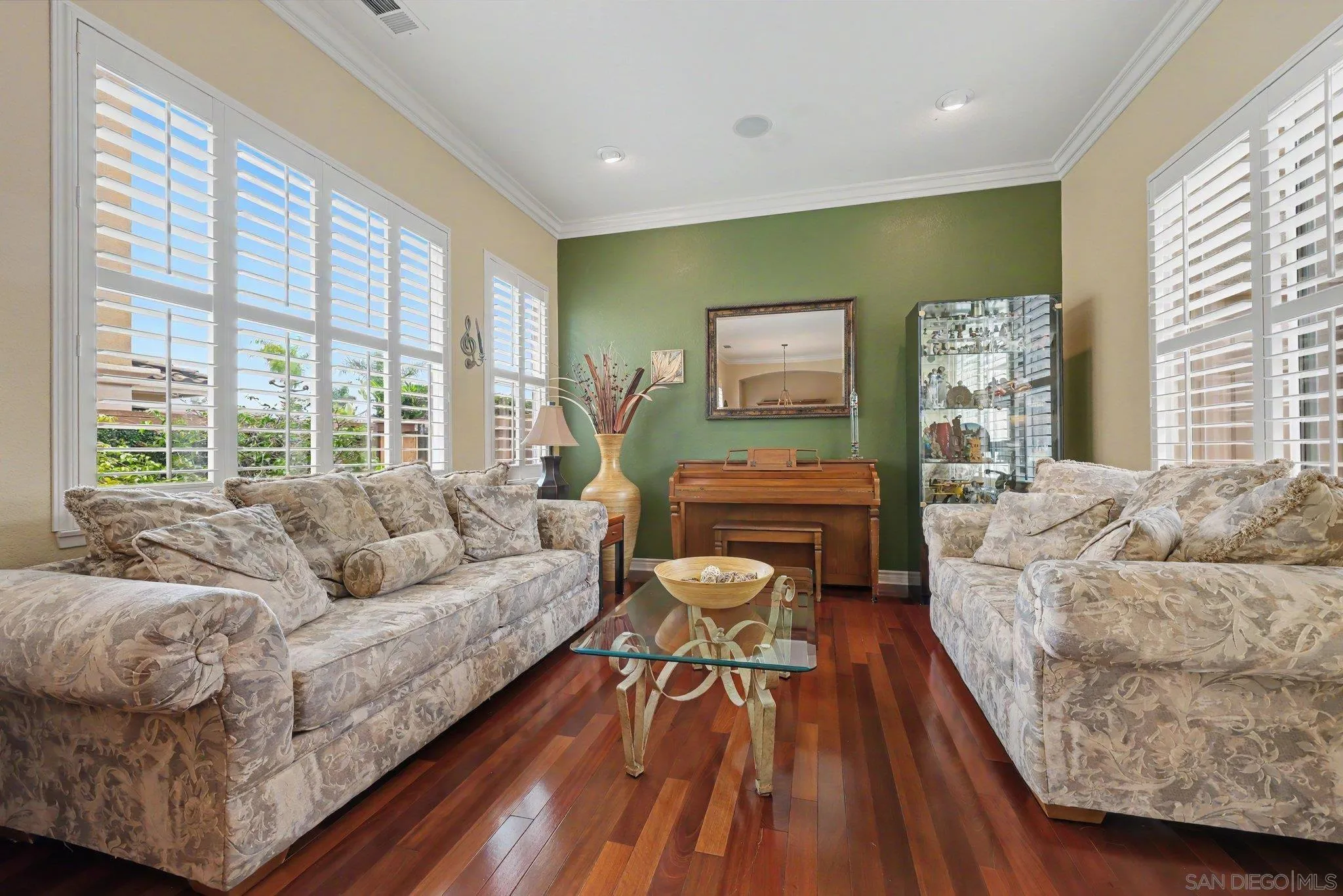 https://cdn.realtyfeed.com/cdn/127/260015491/10d384f0b4d86e05b959fa07d9c9390b.webp