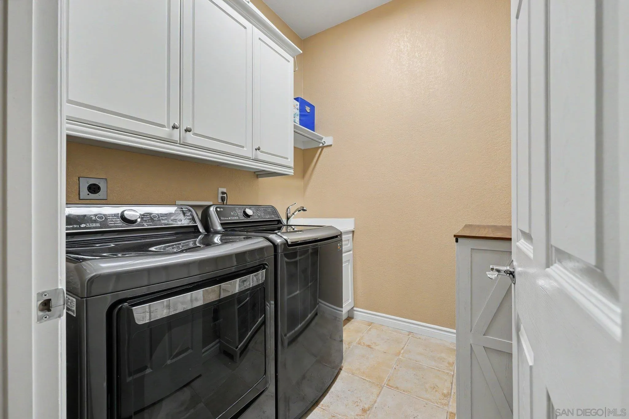 https://cdn.realtyfeed.com/cdn/127/260015491/17e3ecdf32e40b0b84f8750aef83cc91.webp