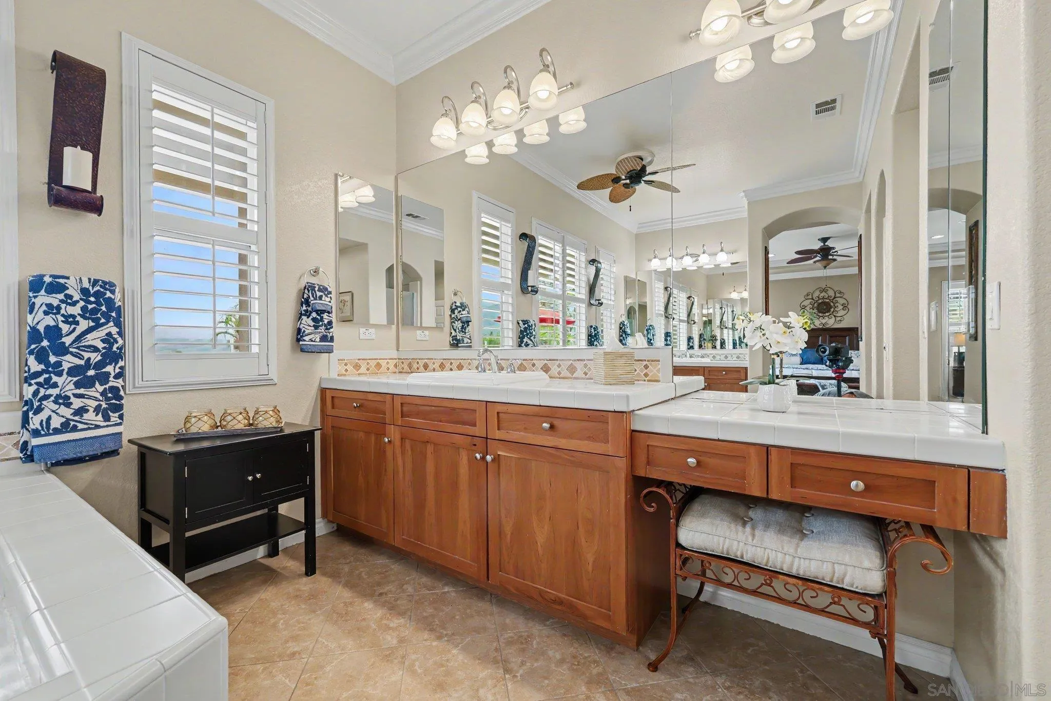https://cdn.realtyfeed.com/cdn/127/260015491/382dd3f59491d155dbf0ea1901c2c45d.webp