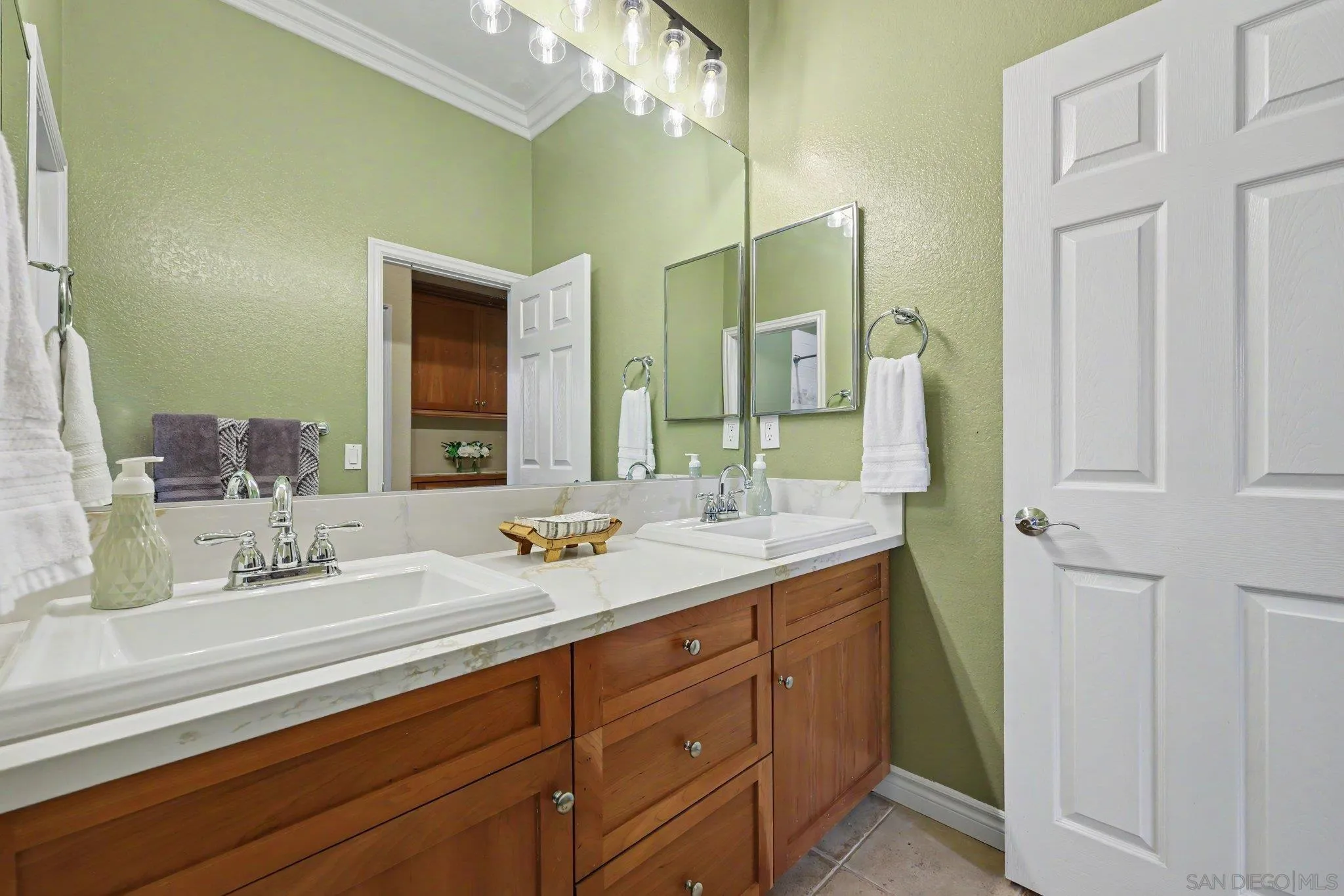 https://cdn.realtyfeed.com/cdn/127/260015491/b18a1c1463f30f9fb5451a3586e6800e.webp