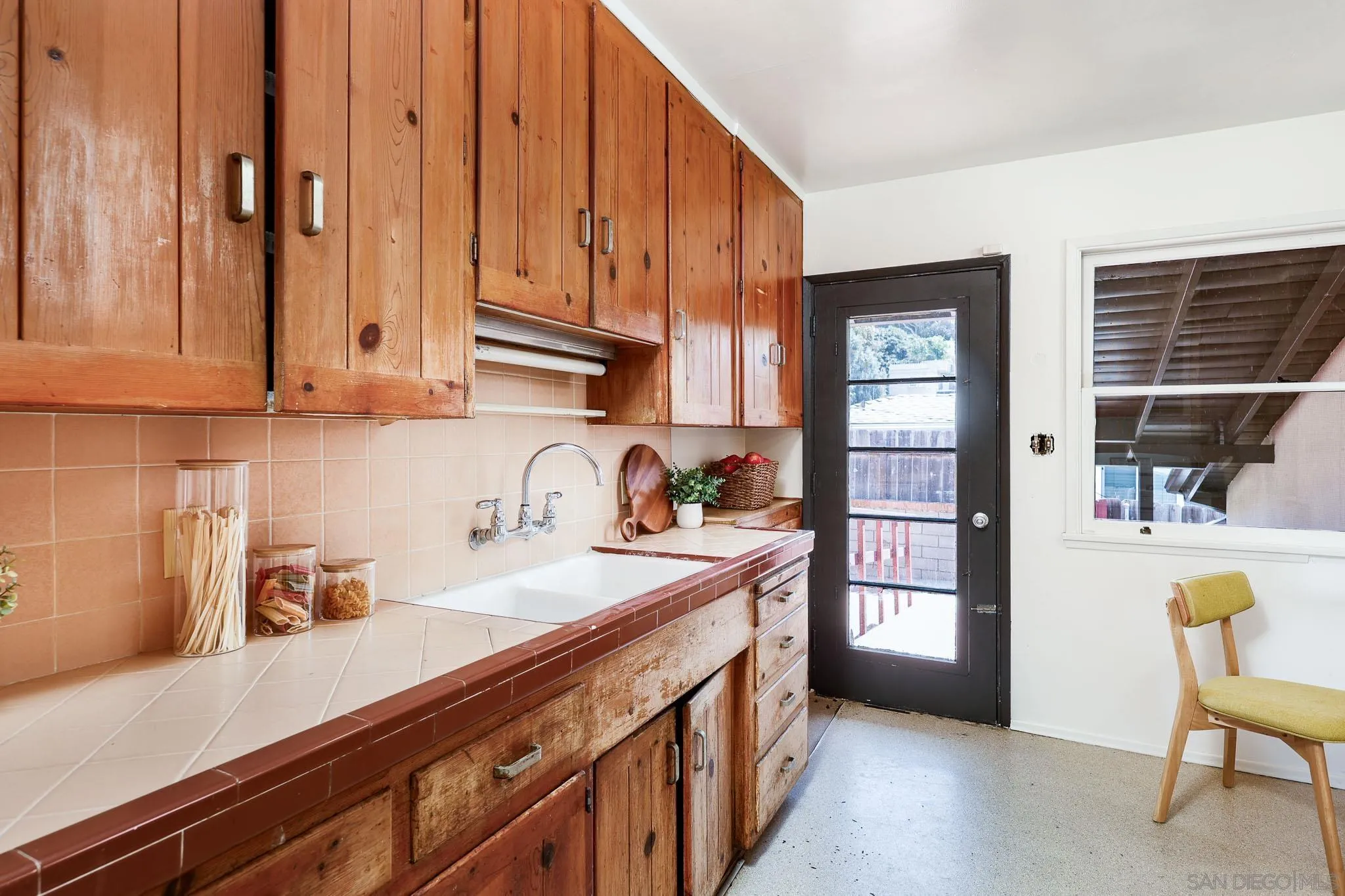 https://cdn.realtyfeed.com/cdn/127/260015493/a12098b1a01515e5dd2863487d521a14.webp