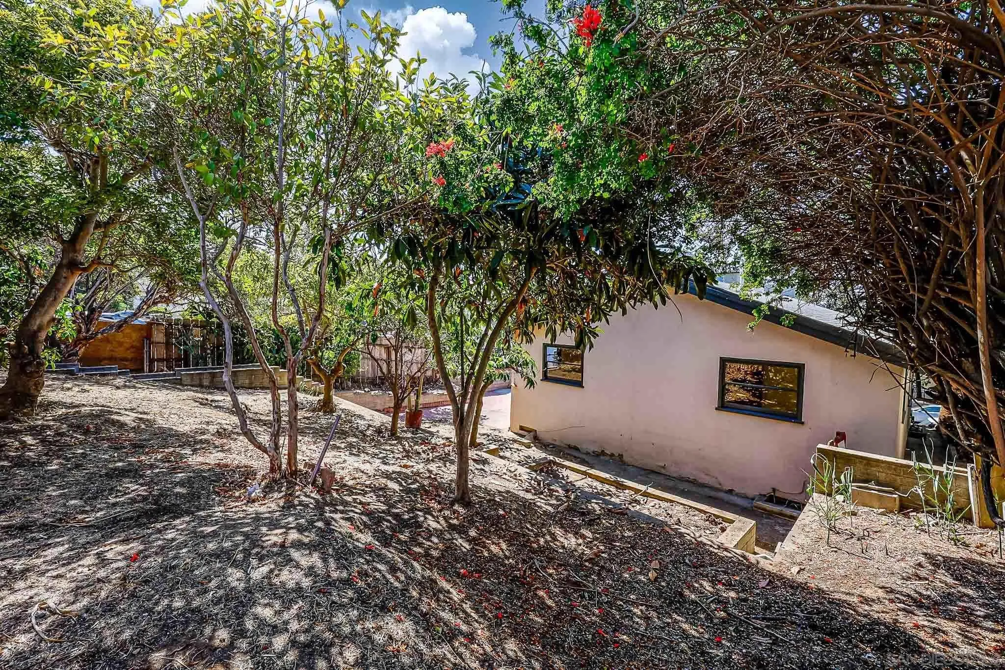 https://cdn.realtyfeed.com/cdn/127/260015493/a490365686040b44cf812bb8e16f43c6.webp