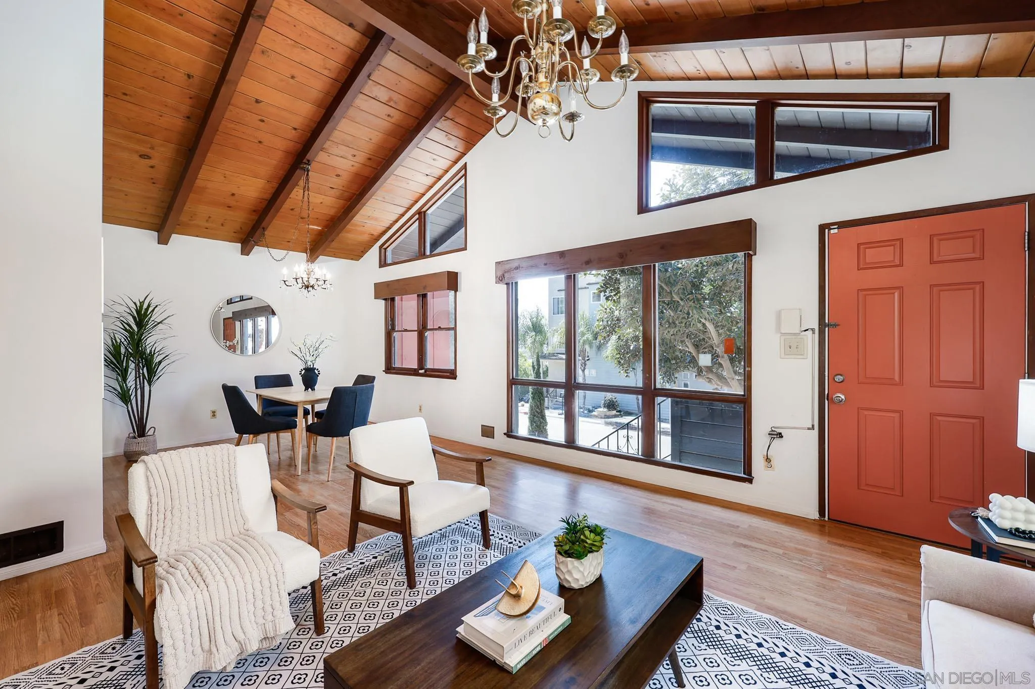https://cdn.realtyfeed.com/cdn/127/260015493/f093dbc27cb7cc321f12ee61389624fd.webp