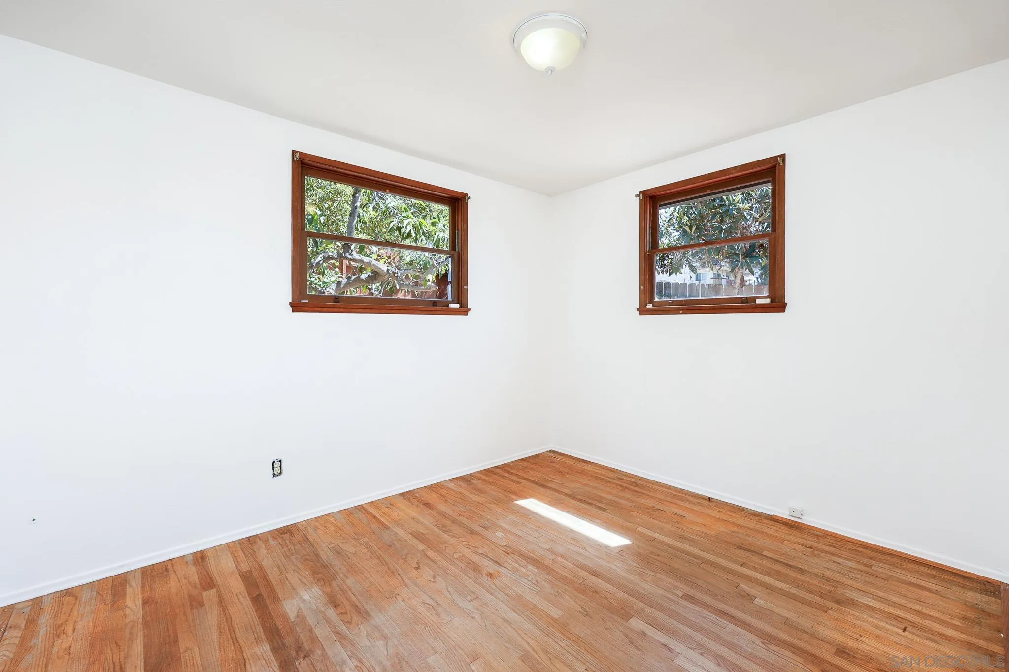 https://cdn.realtyfeed.com/cdn/127/260015493/f8c6e1cd5465aebcca2771273255ff4f.webp