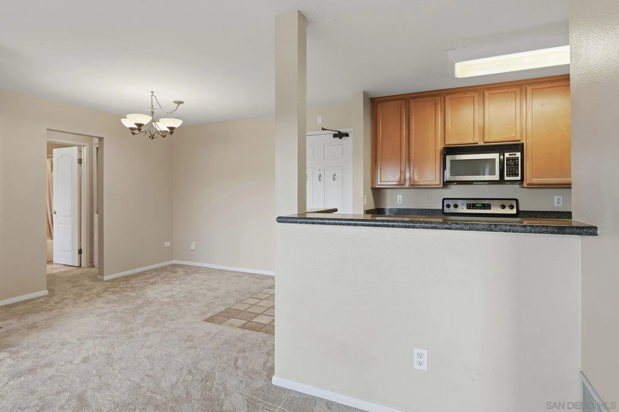 Photo #8: 260015498 Listing: Photo #8