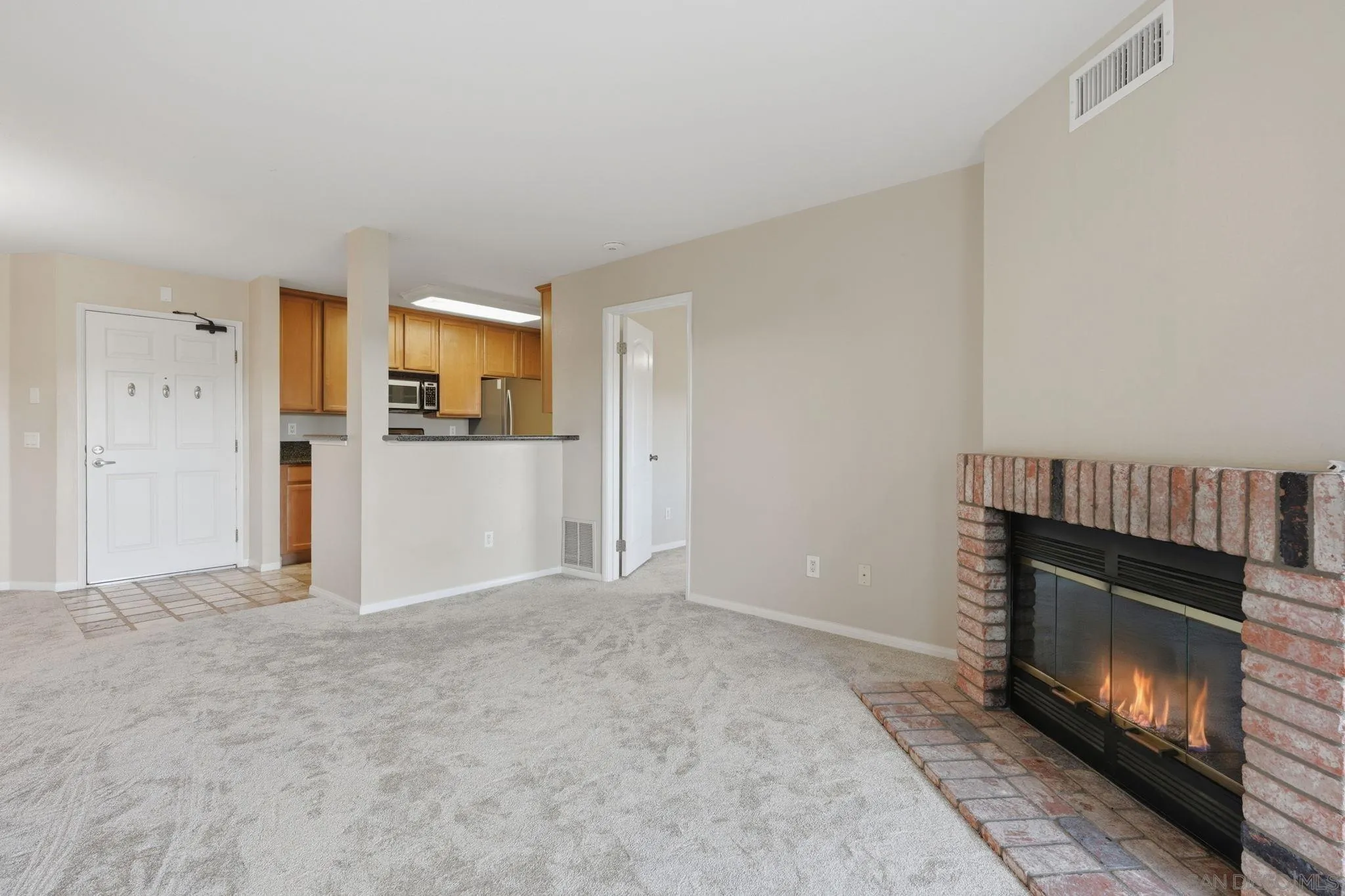 Photo #7: 260015498 Listing: Photo #7
