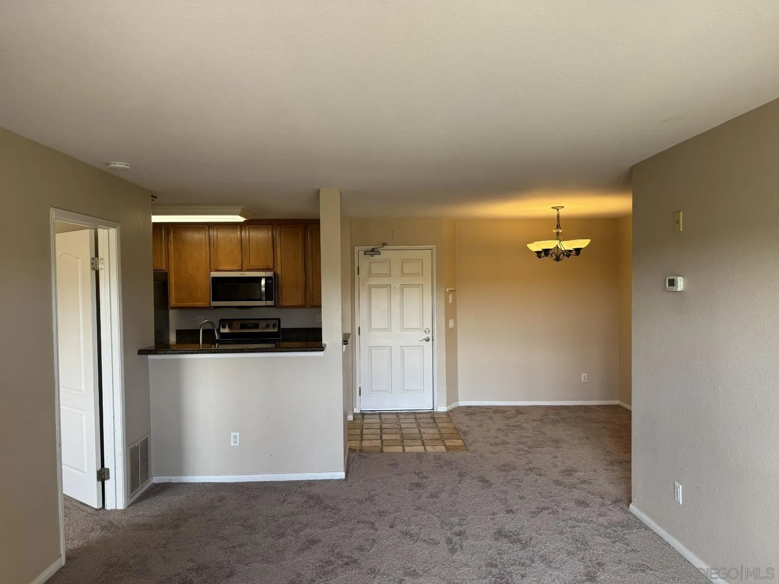 Photo #7: 260015499 Listing: Photo #7