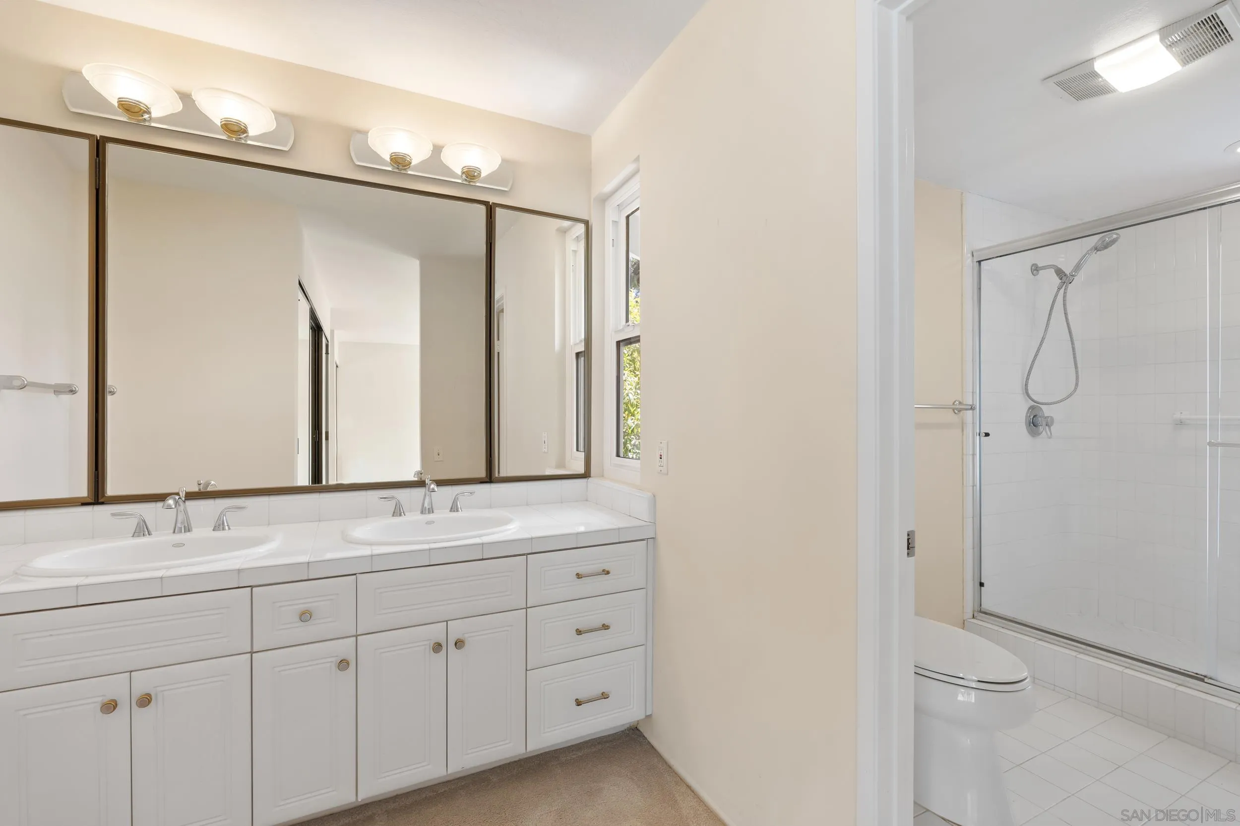Photo #16: 260015500 Listing: Photo #16