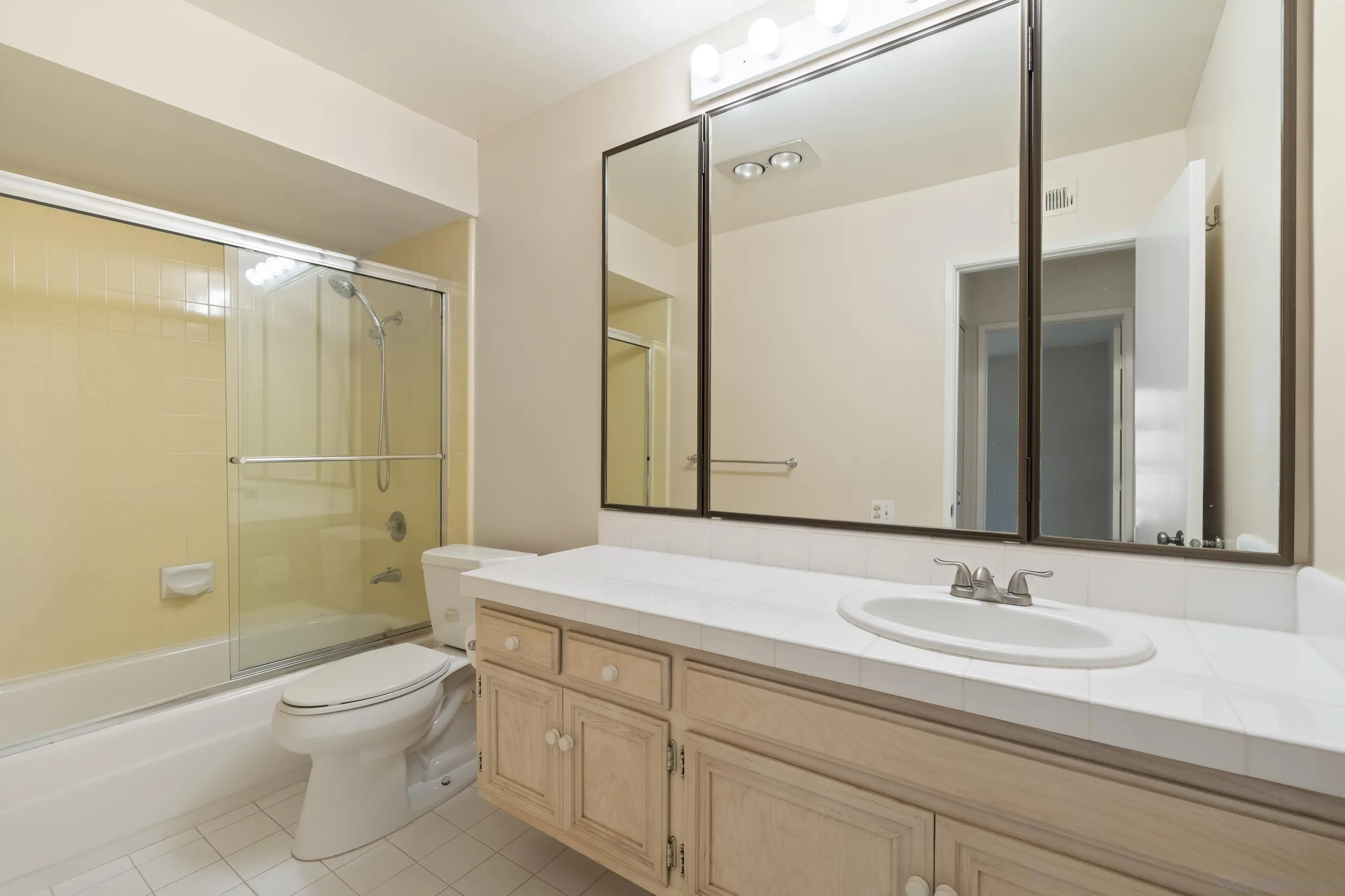 Photo #18: 260015500 Listing: Photo #18