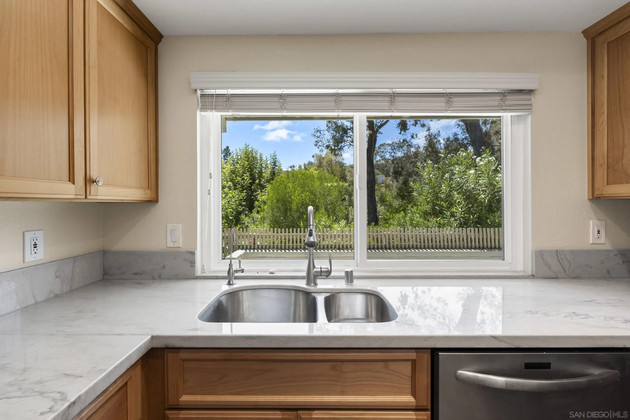 Photo #9: 260015500 Listing: Photo #9