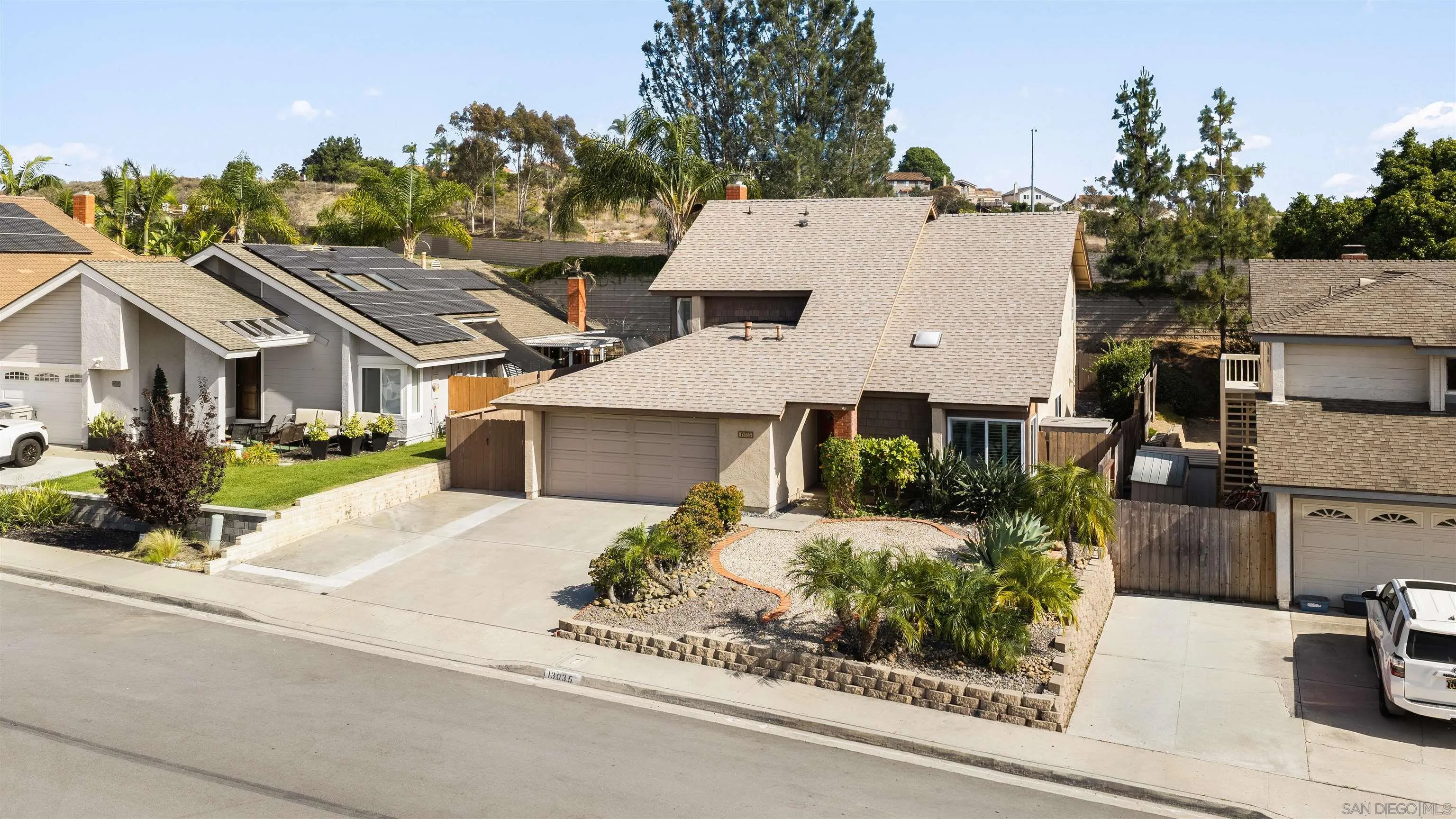 https://cdn.realtyfeed.com/cdn/127/260015503/1b9577b4cf213409cbaec51fc3d6ced9.webp
