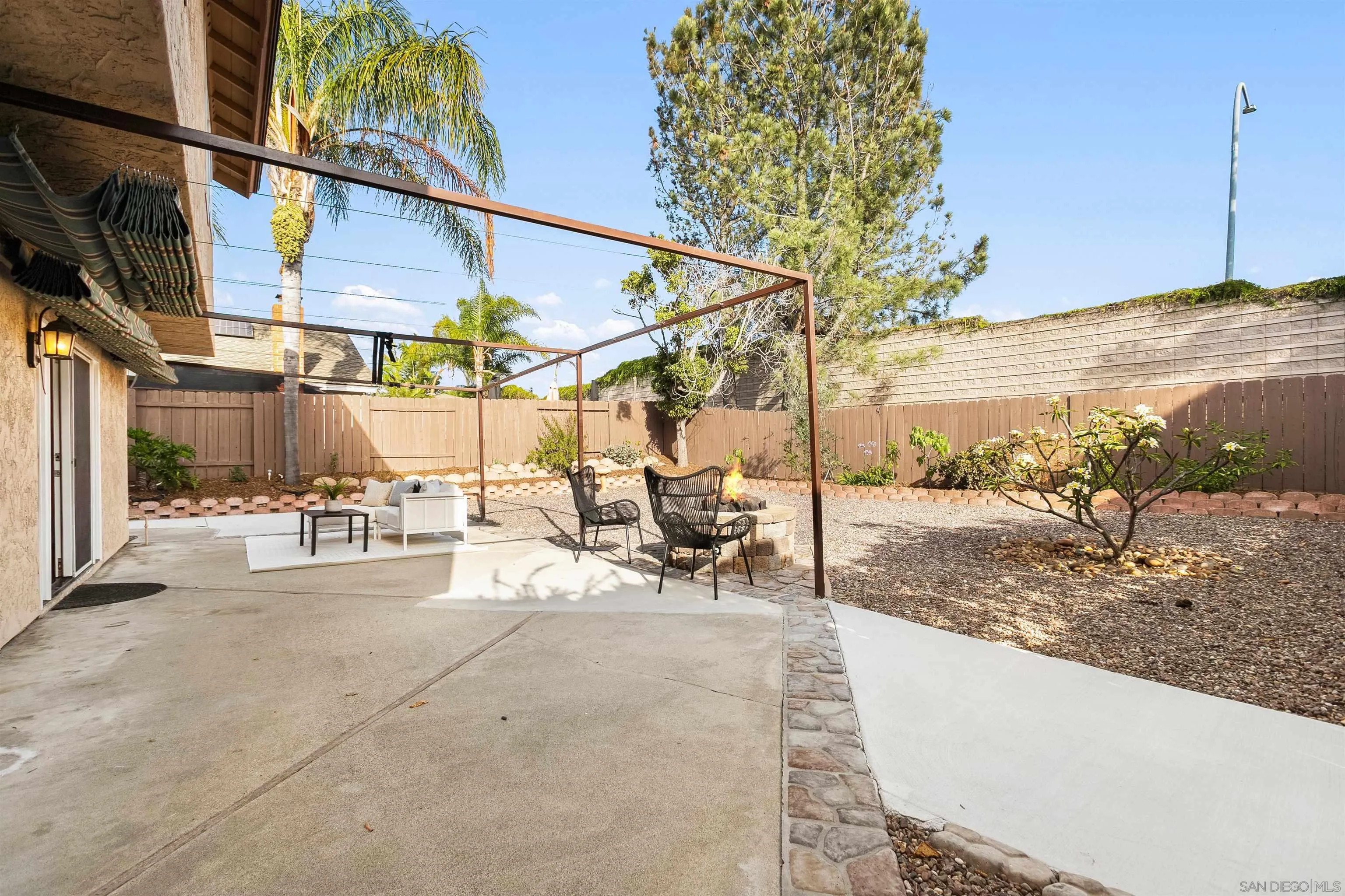 https://cdn.realtyfeed.com/cdn/127/260015503/28fa4e4dc7bf03aa83b7b3dd8b031ffd.webp