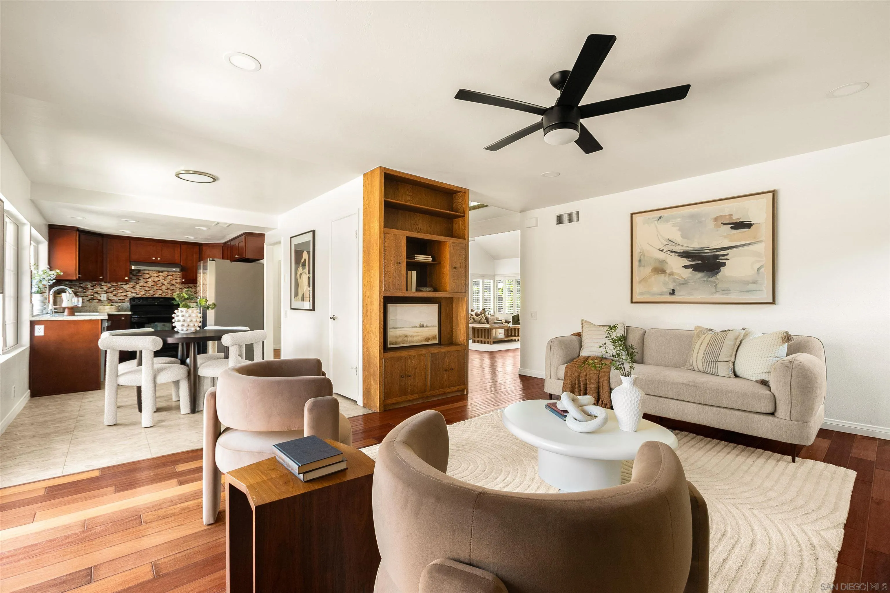 https://cdn.realtyfeed.com/cdn/127/260015503/2f37bc1c81ed48c944301bc2bca3fe05.webp
