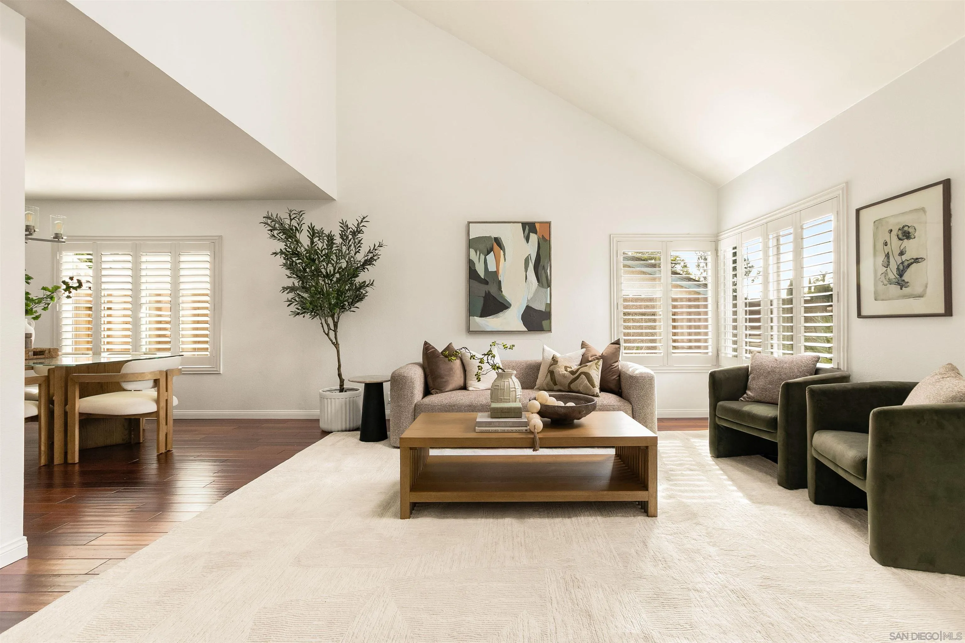 https://cdn.realtyfeed.com/cdn/127/260015503/4086b00d3146d26ba55f23038ca47d35.webp