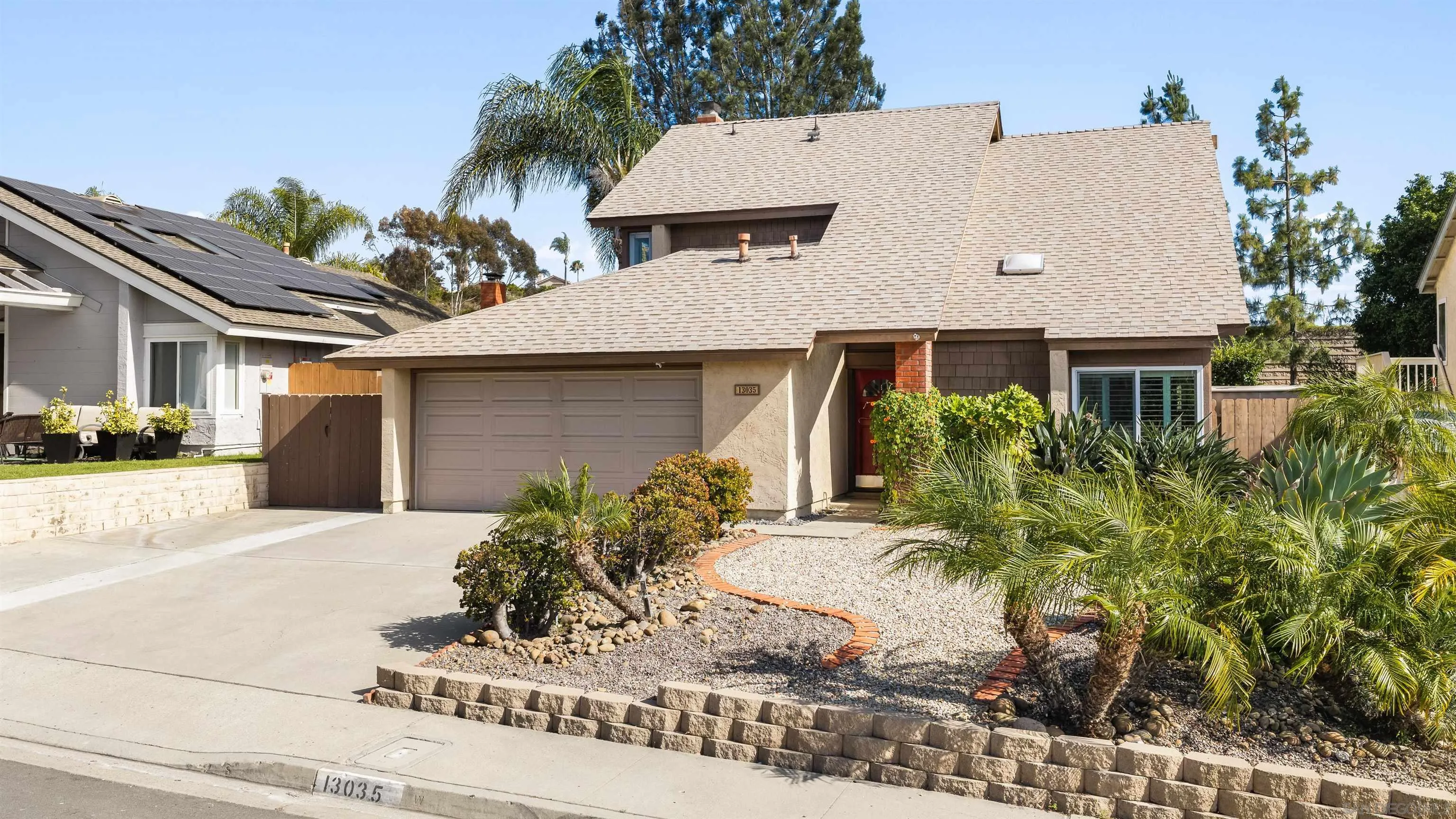 https://cdn.realtyfeed.com/cdn/127/260015503/48b567a4a0ed8b27cbdb6c88e0a010ca.webp