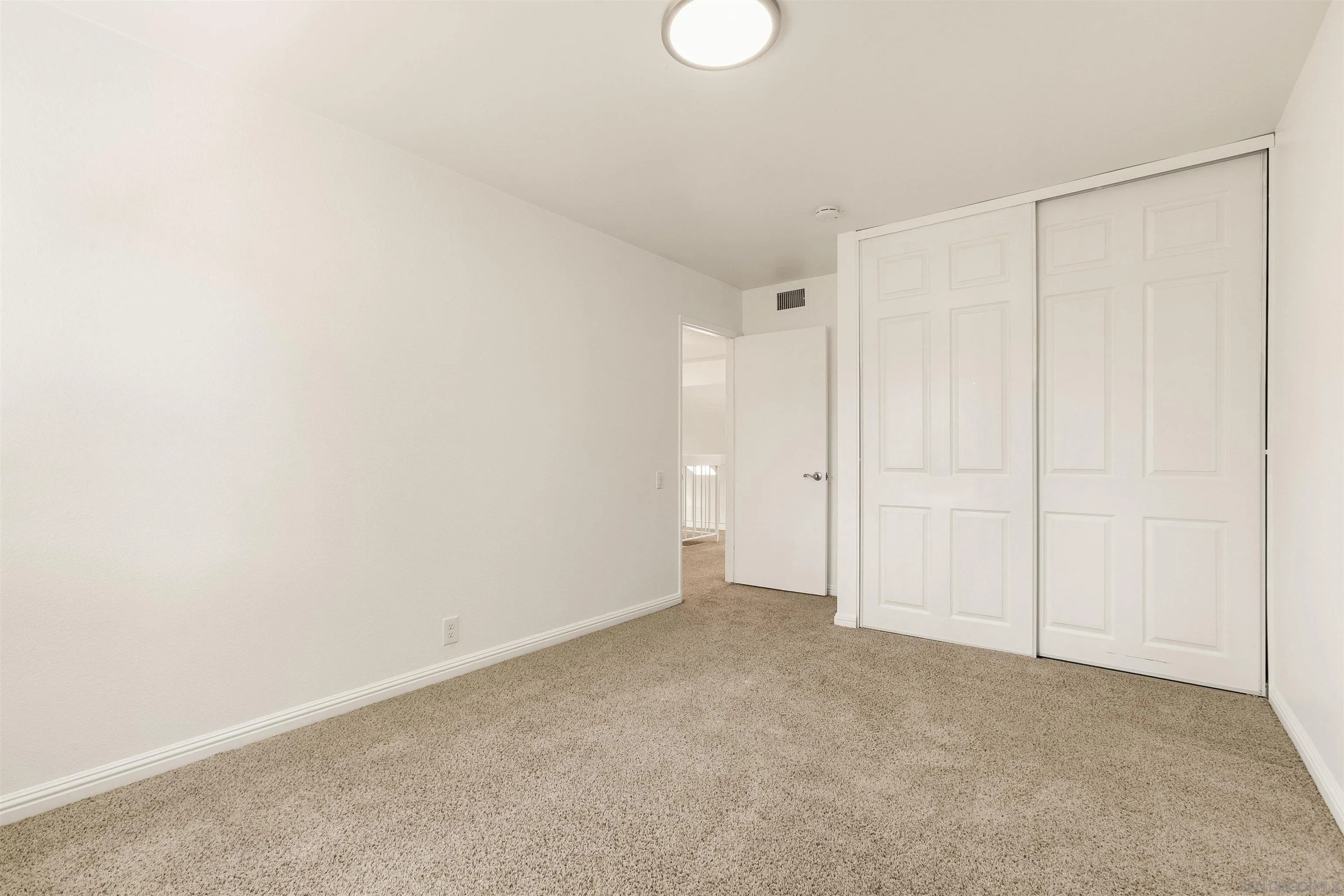 https://cdn.realtyfeed.com/cdn/127/260015503/4fe99704b4ae715f7f213bf06b0ffc6d.webp