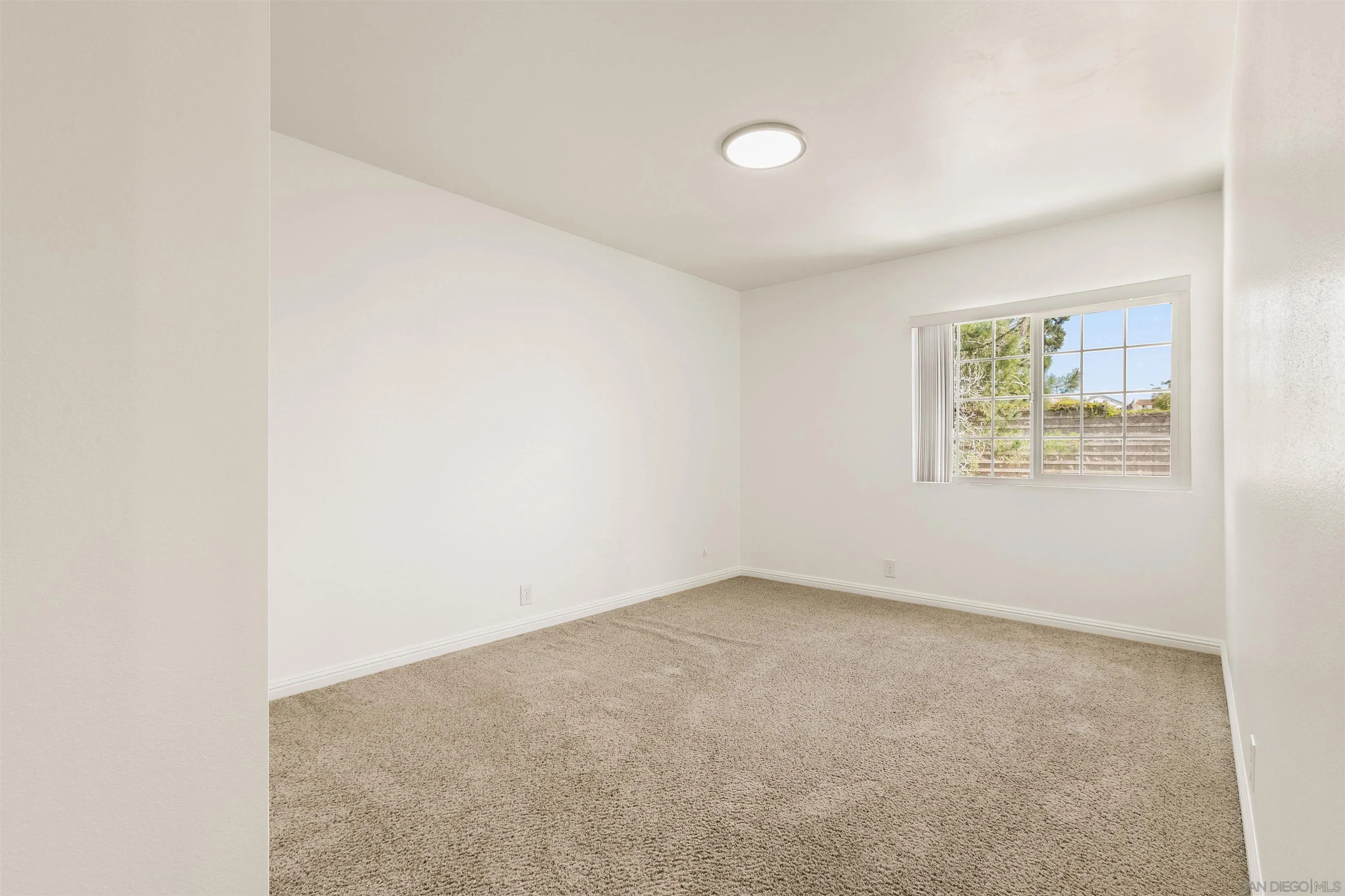 https://cdn.realtyfeed.com/cdn/127/260015503/723d7d9c02dfa2a37153c032f06b2c21.webp