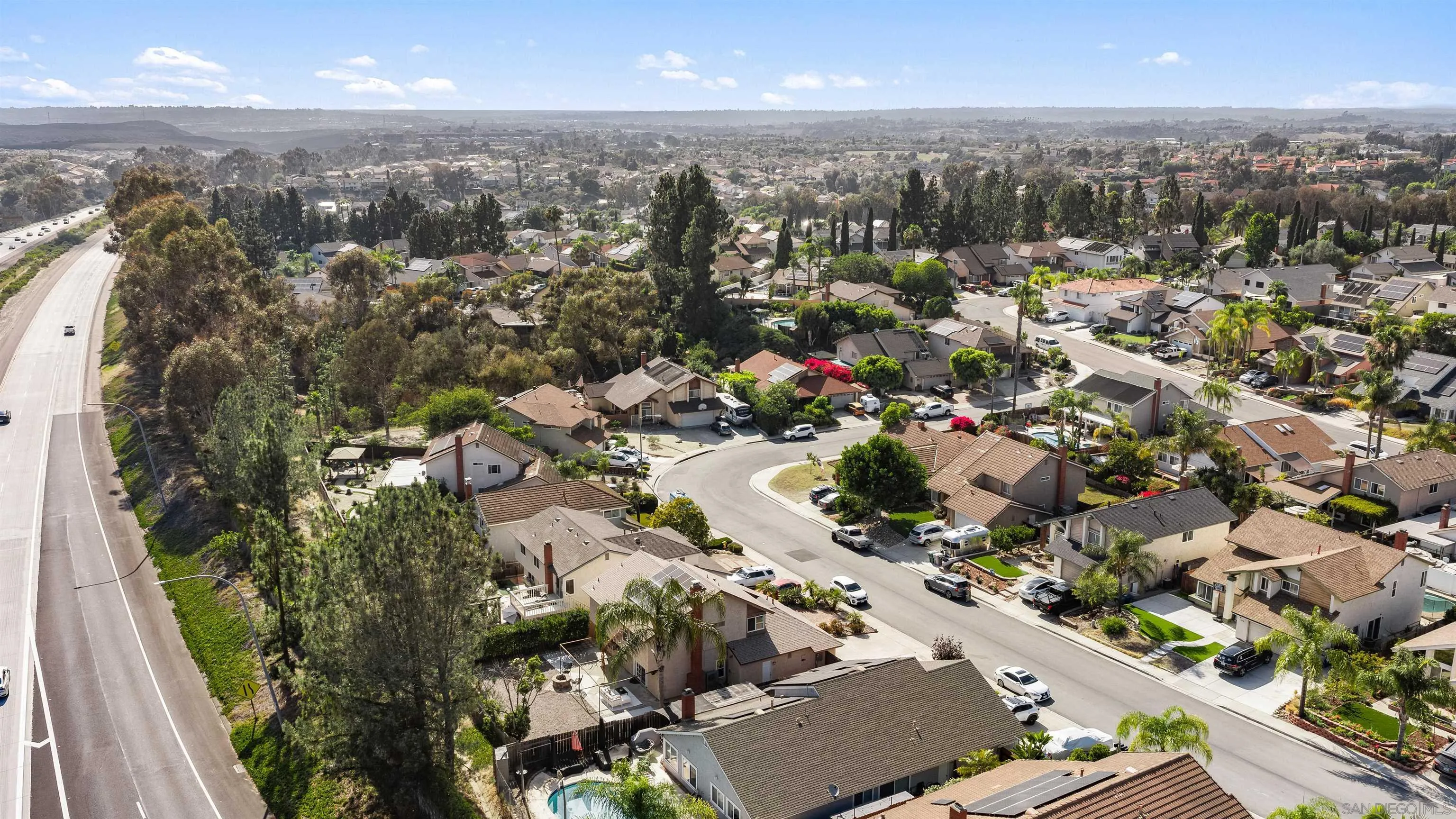 https://cdn.realtyfeed.com/cdn/127/260015503/8dcf16136186538b779fc339eedac9c4.webp