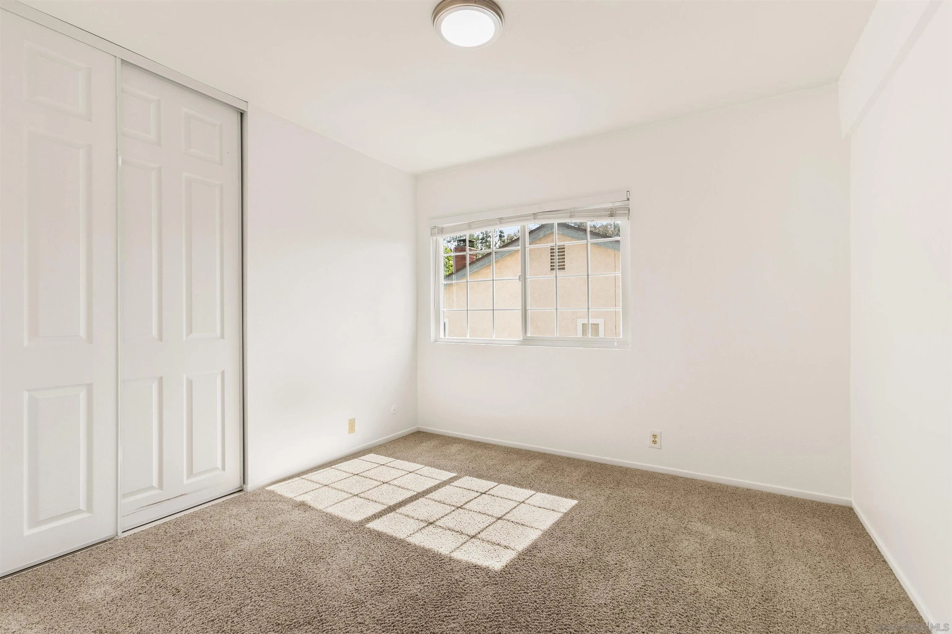 https://cdn.realtyfeed.com/cdn/127/260015503/9b9f0993b8cb4bb4d9430a3e7b1fc38c.webp