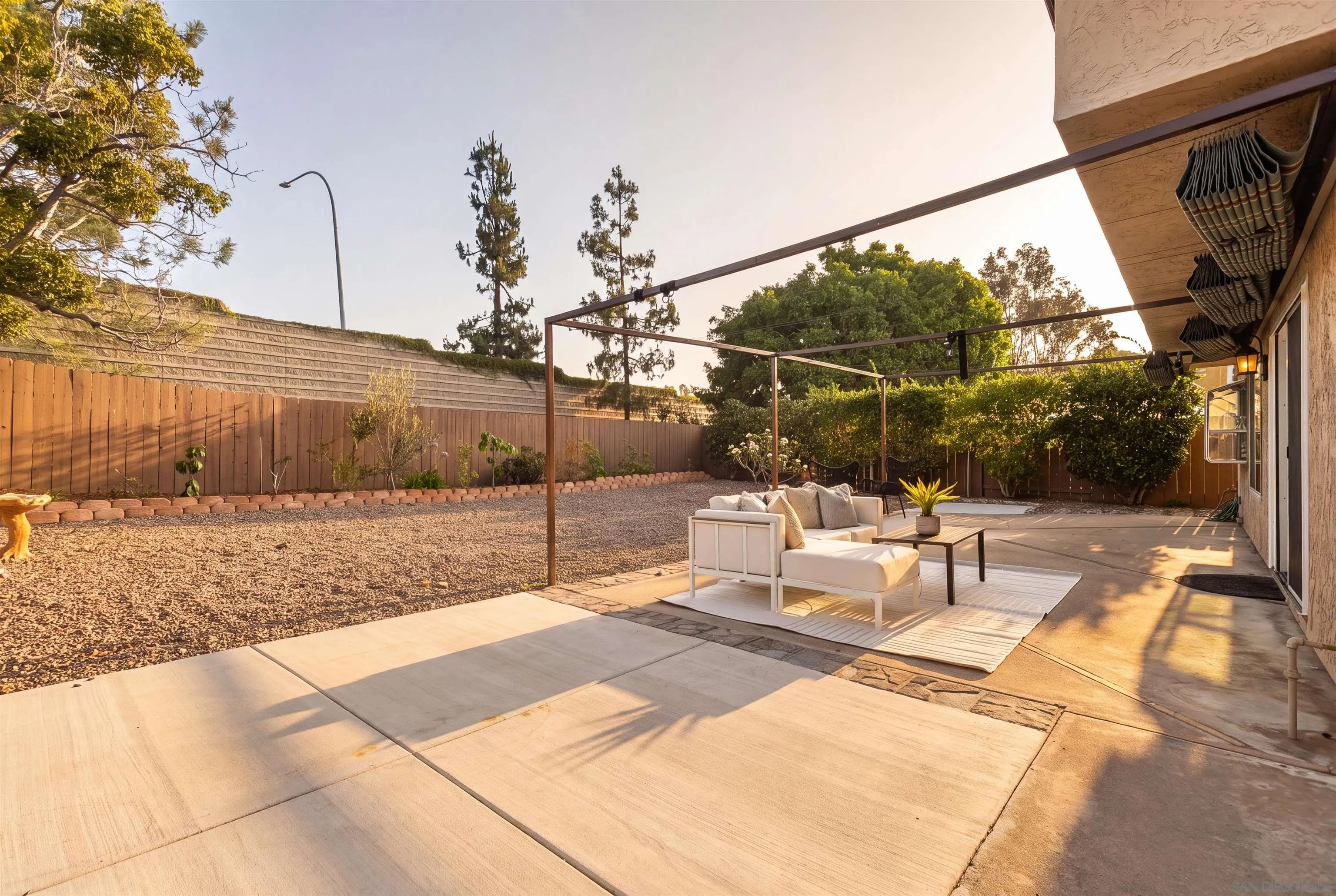 https://cdn.realtyfeed.com/cdn/127/260015503/af5a05c878fd4043a4058ede2db242ee.webp