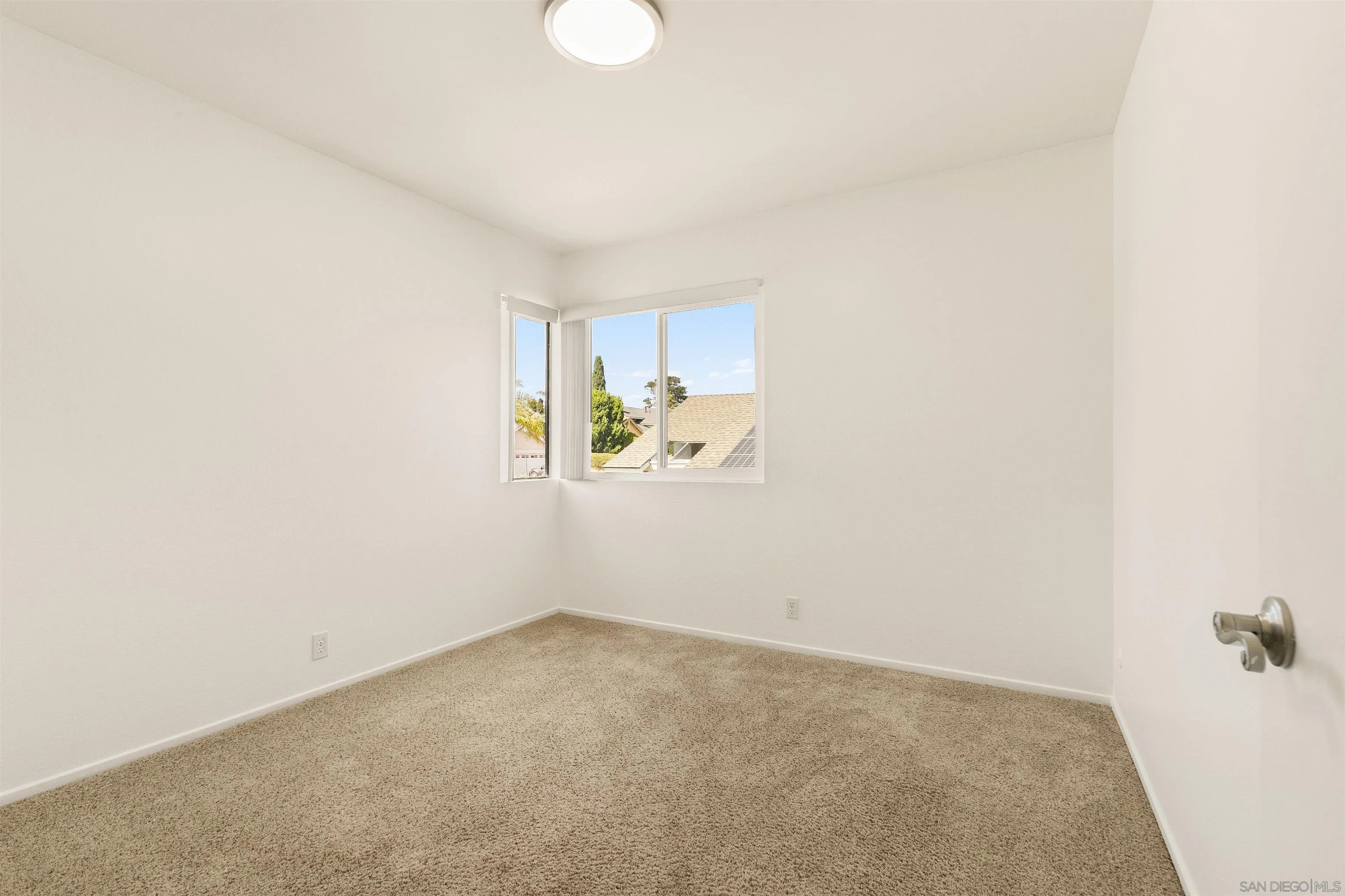 https://cdn.realtyfeed.com/cdn/127/260015503/d67a44b2e41ee609c4f8370d1a96e9c0.webp