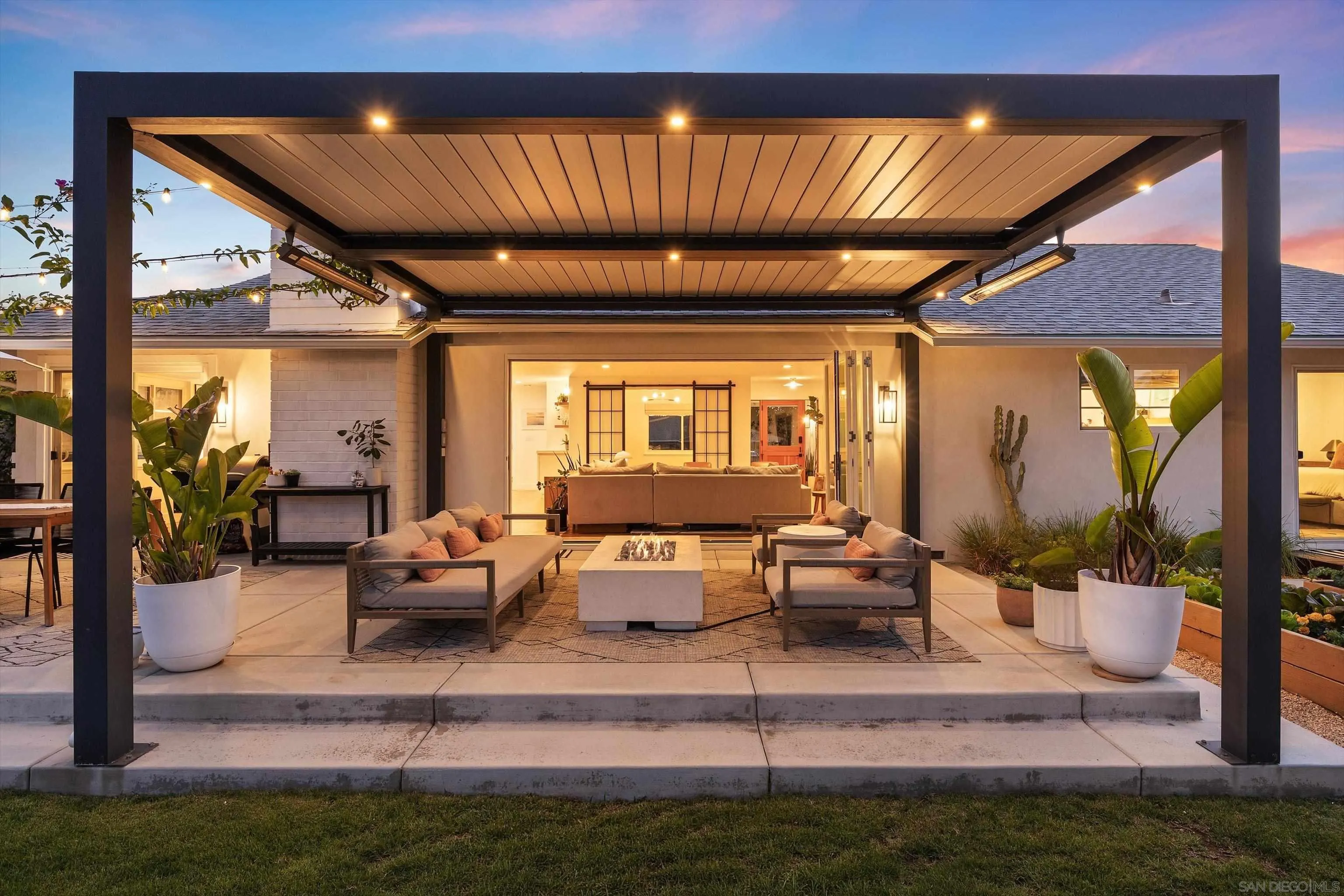 https://cdn.realtyfeed.com/cdn/127/260015504/02a9f43afe0869c4b3df9b1419d8a36f.webp