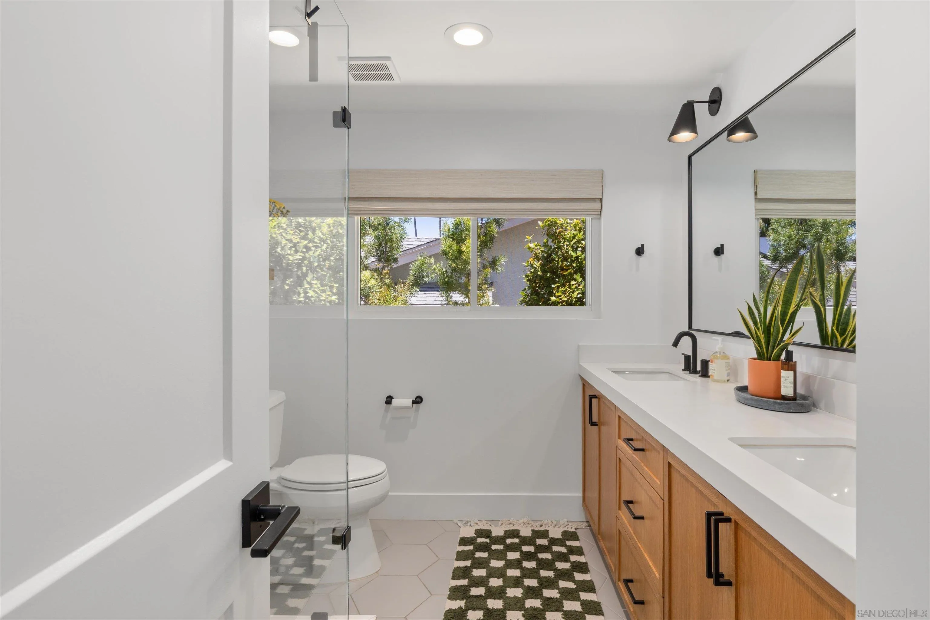 https://cdn.realtyfeed.com/cdn/127/260015504/2e720ff1f9a56c564bdd591a10b46cd5.webp