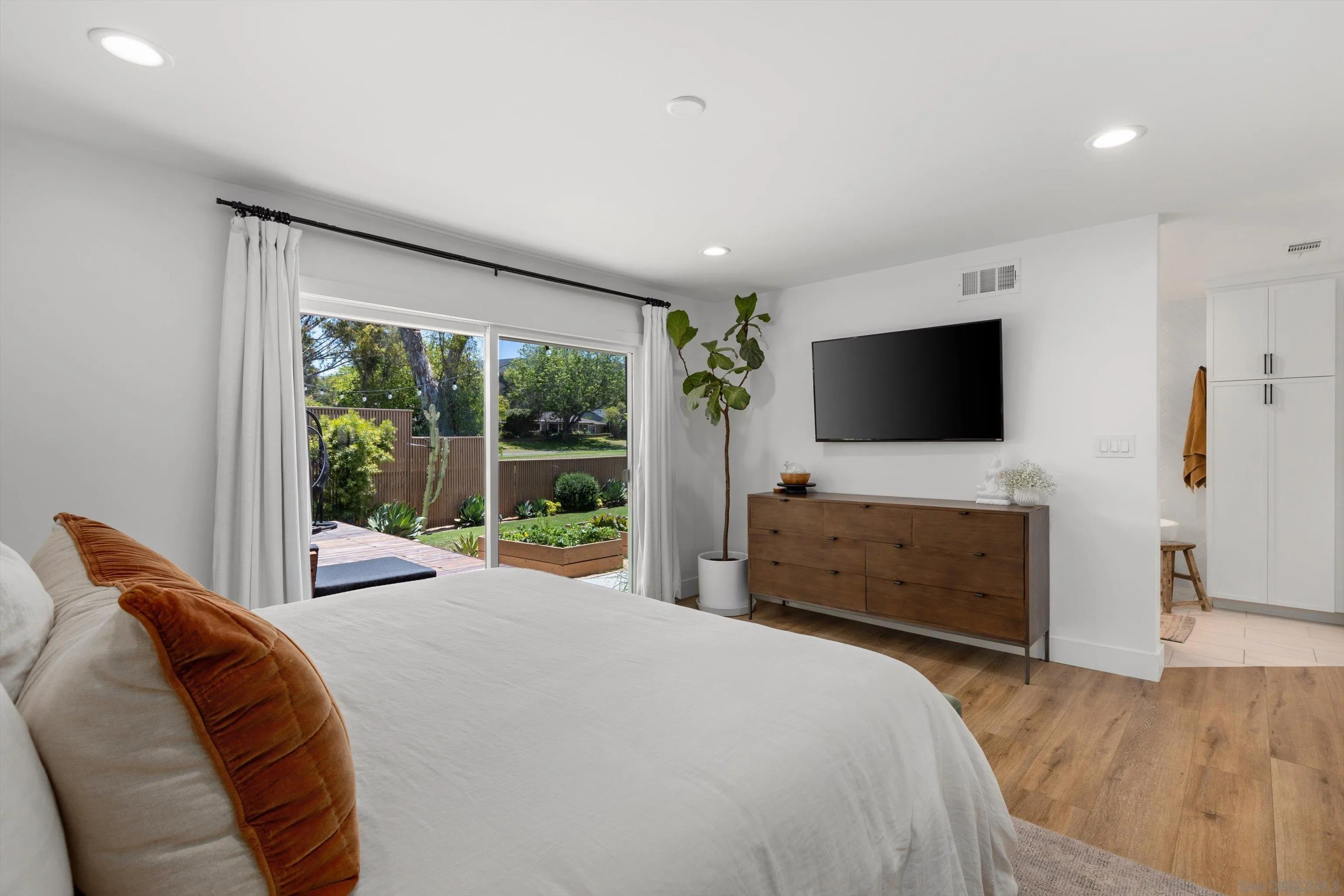 https://cdn.realtyfeed.com/cdn/127/260015504/3f97c1b67d07b1675b87640ff13f262c.webp