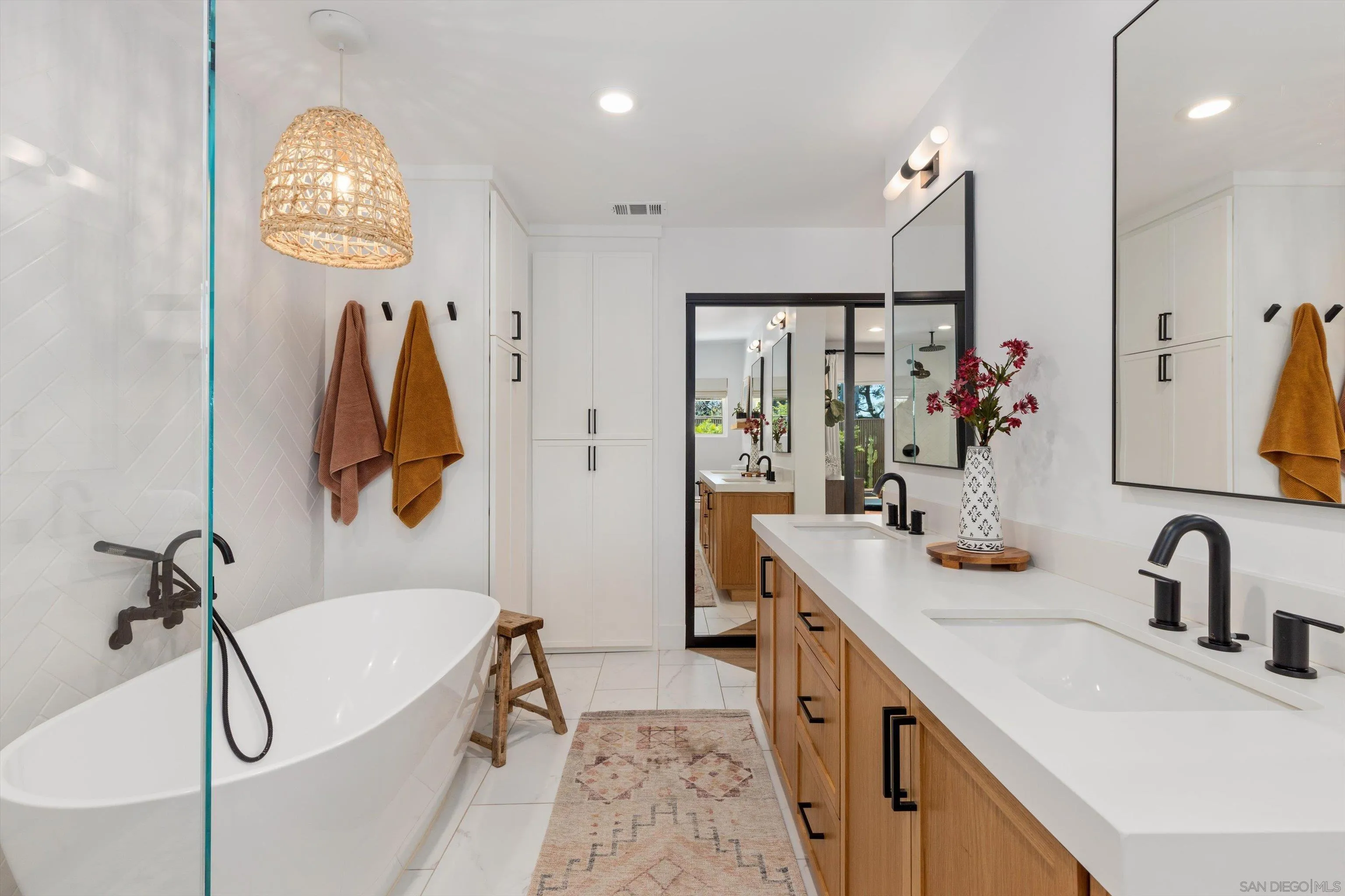 https://cdn.realtyfeed.com/cdn/127/260015504/4b31487f50c595a9bba558fc7c98ed07.webp
