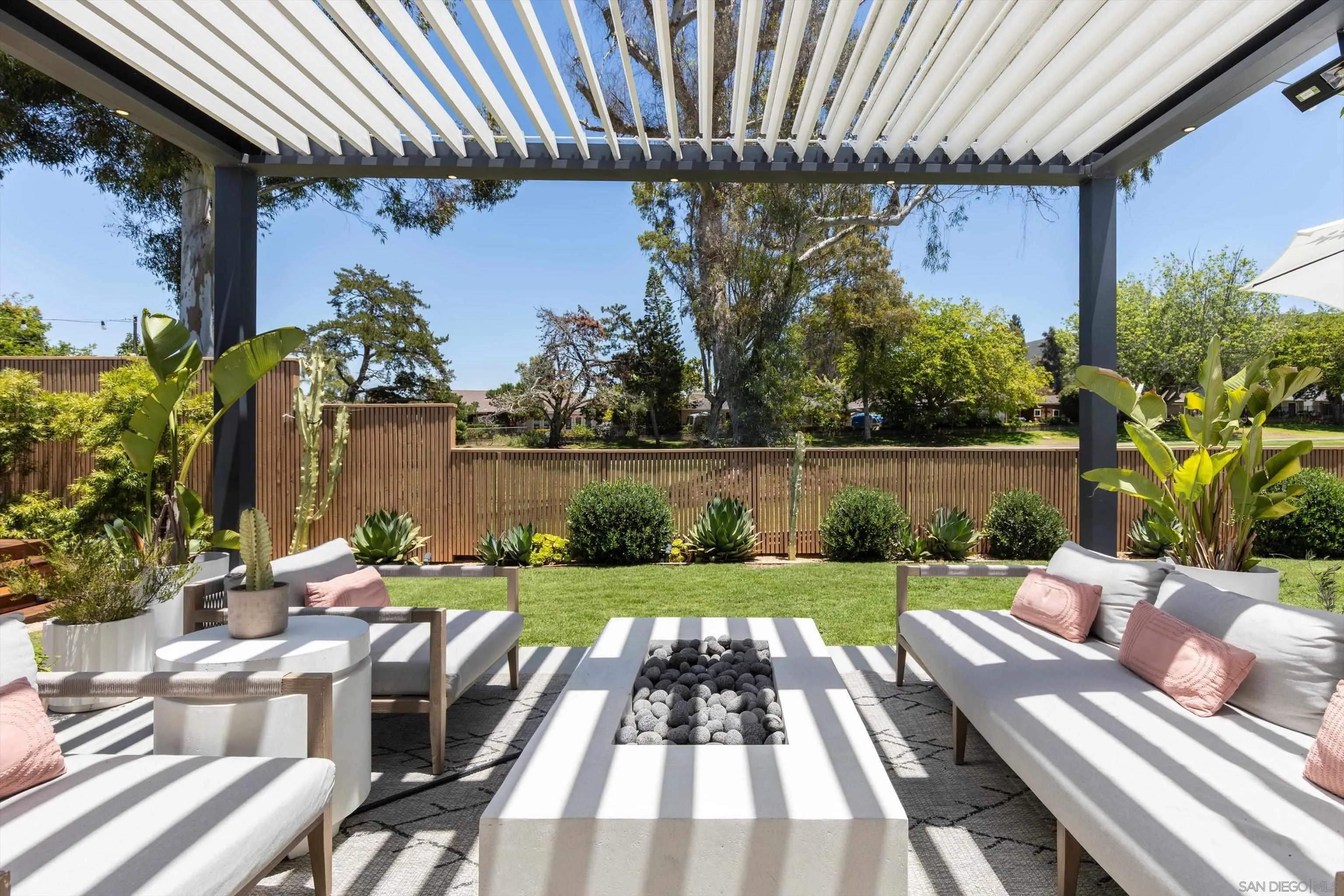 https://cdn.realtyfeed.com/cdn/127/260015504/5c8ec5bd06859c8db2182a33f73d4f23.webp