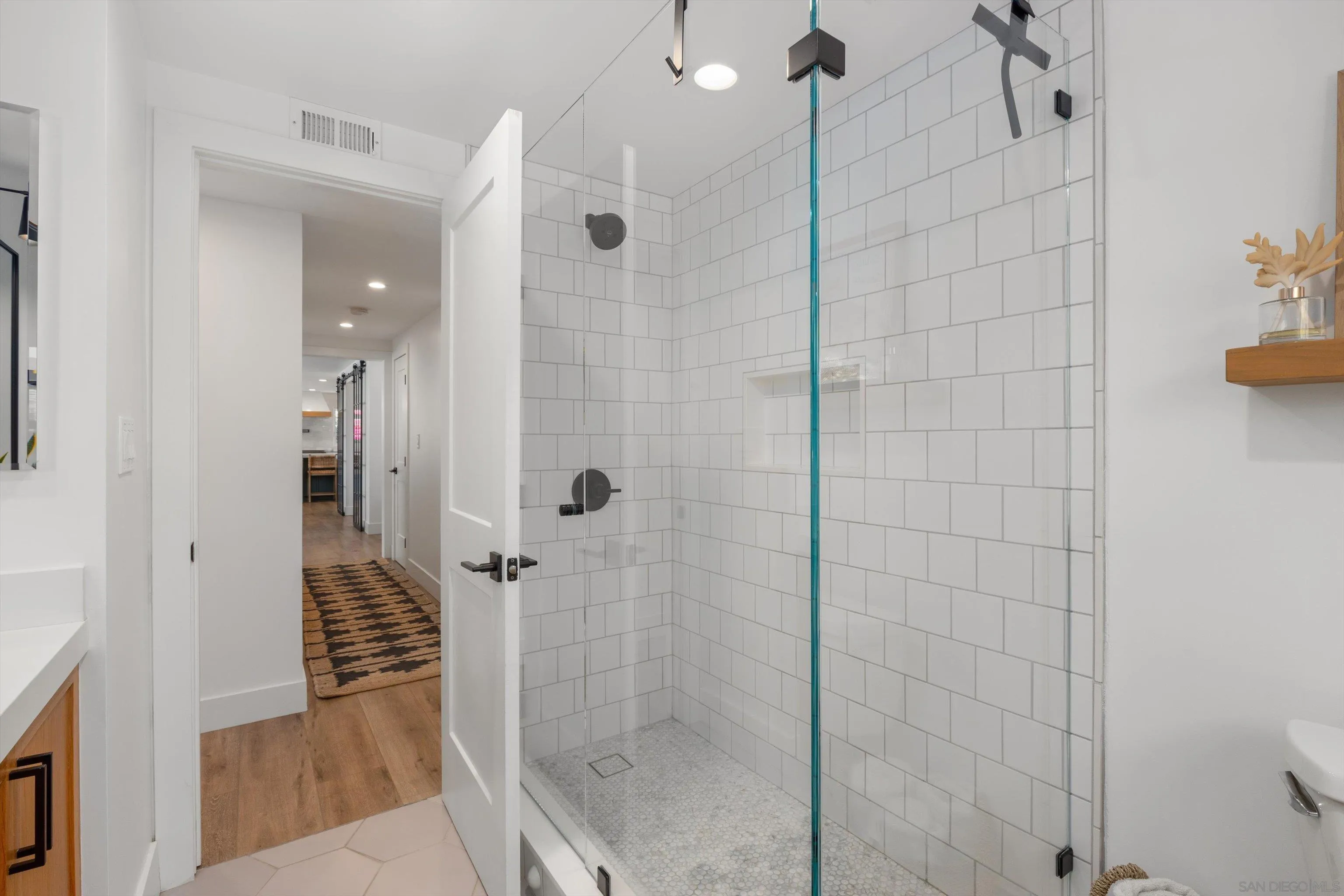https://cdn.realtyfeed.com/cdn/127/260015504/5ff19b2c77a43a2f0aeb5032dd9b5dae.webp