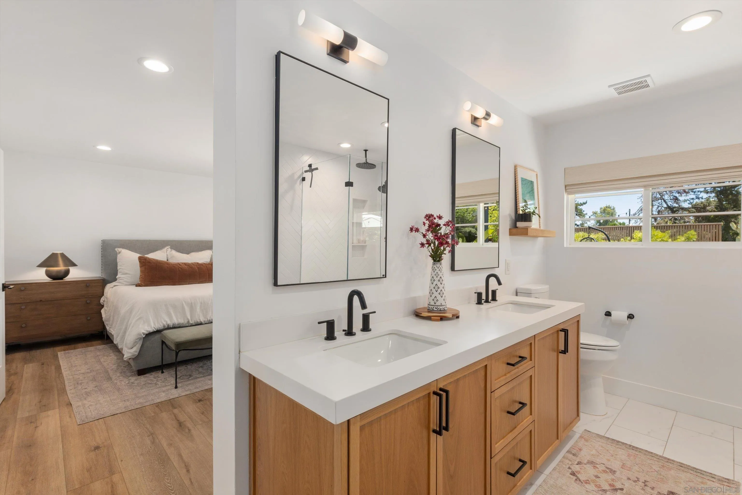 https://cdn.realtyfeed.com/cdn/127/260015504/9334d0ff79c67f94deac324f7b4c58a3.webp