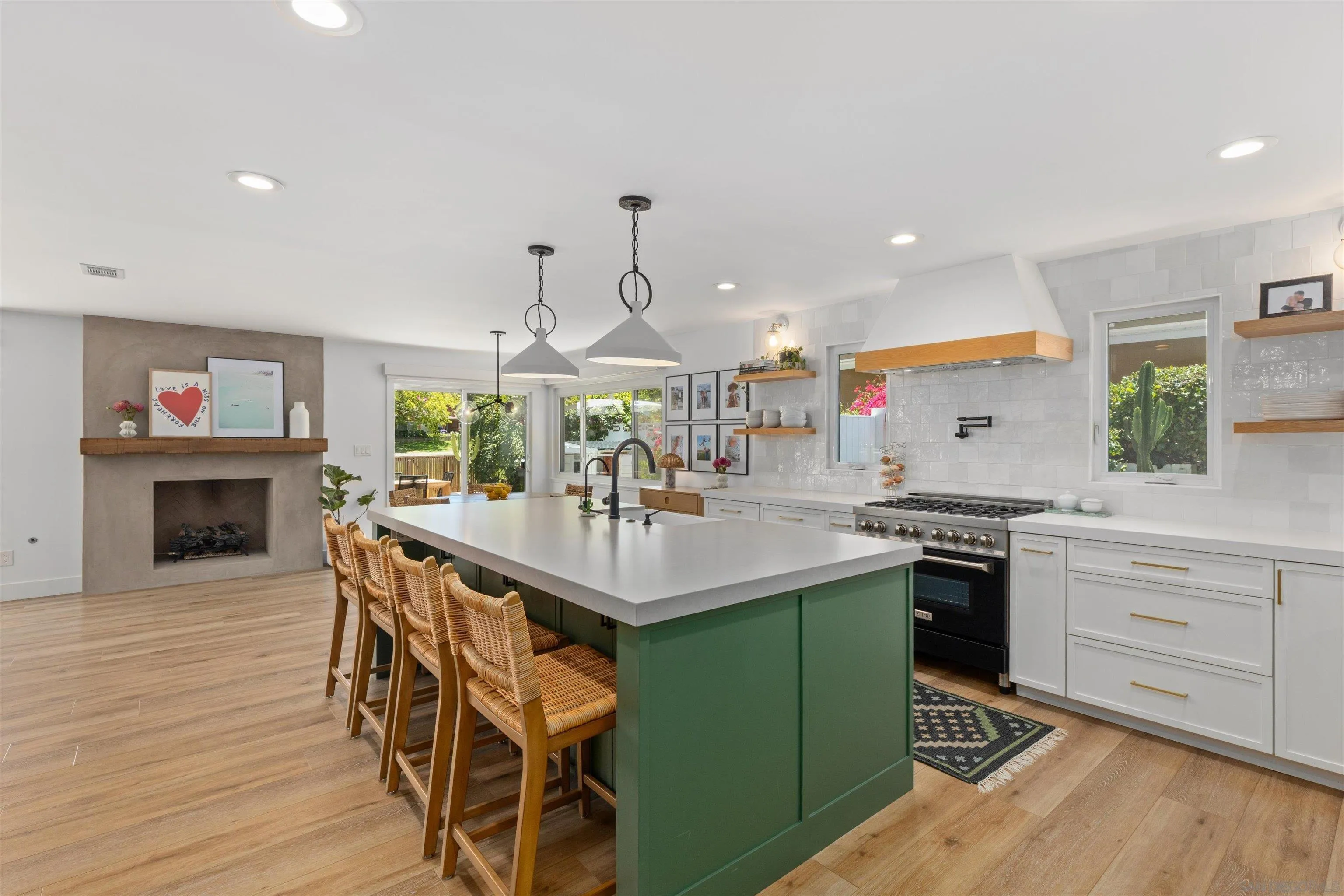https://cdn.realtyfeed.com/cdn/127/260015504/9371d371b11f8df2195eccff9347a551.webp