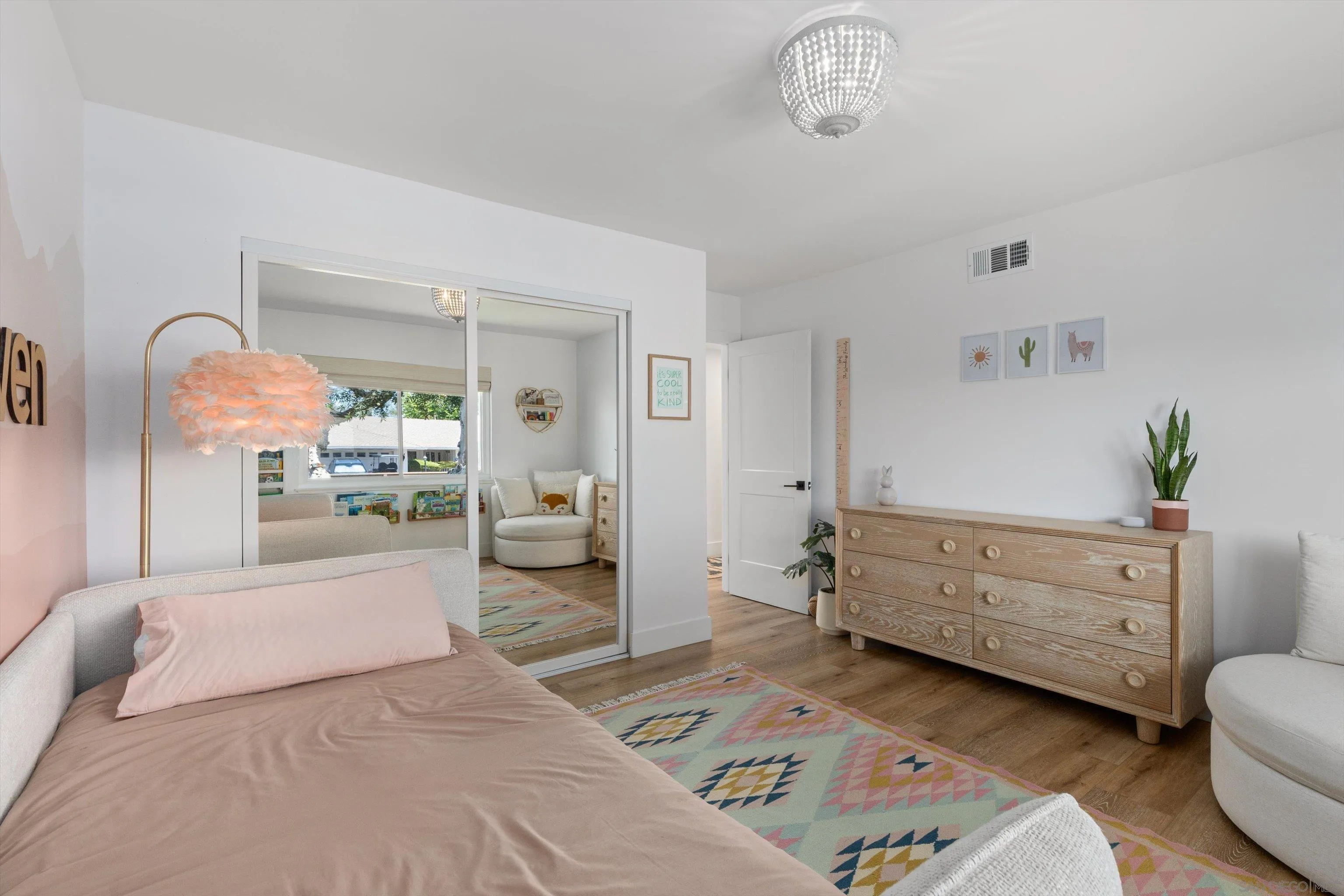 https://cdn.realtyfeed.com/cdn/127/260015504/d13779f8dfb67d0dc9d37451d49d14a7.webp