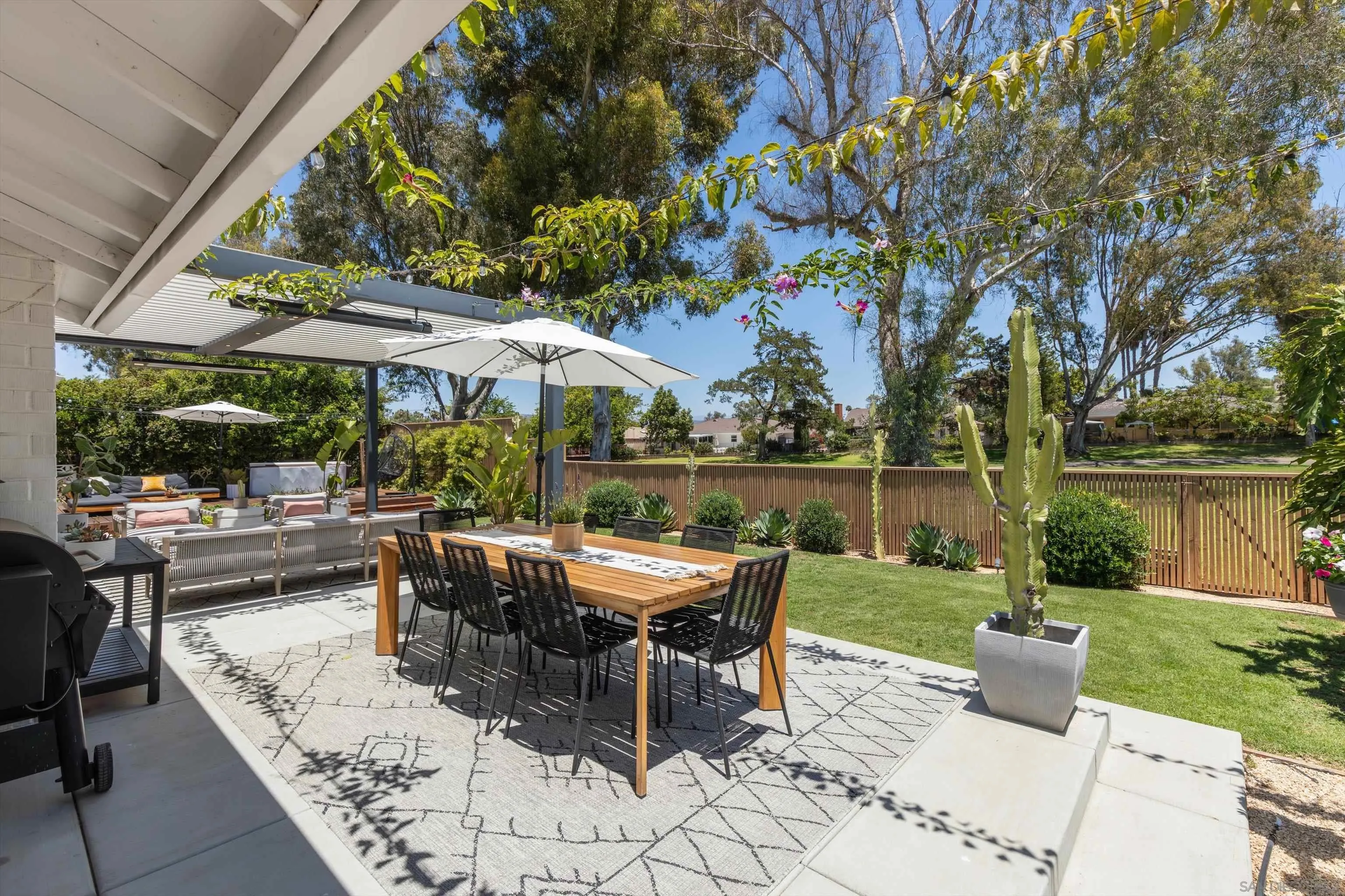 https://cdn.realtyfeed.com/cdn/127/260015504/d493e820d54b33fd2b09c40c6bb914b1.webp