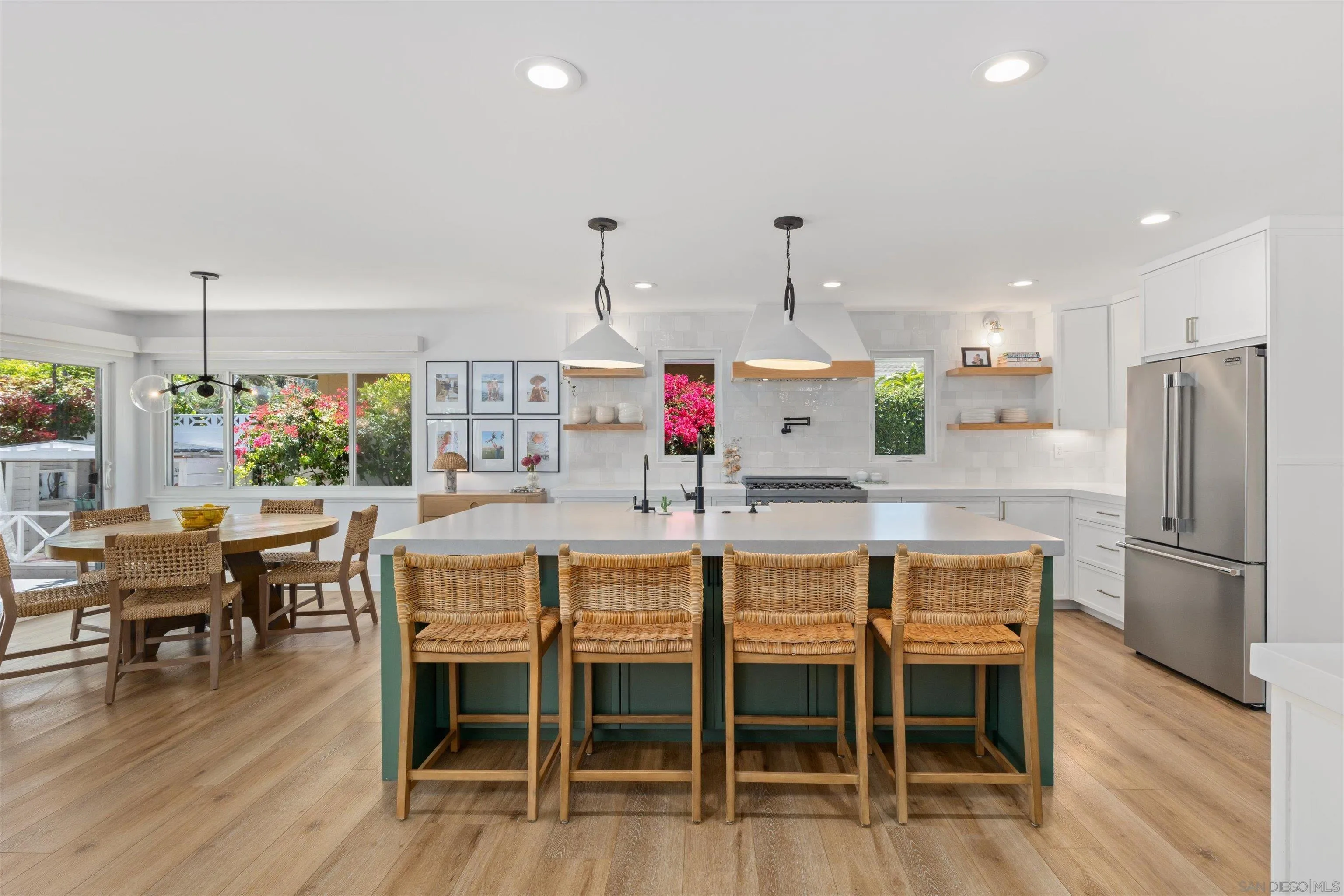 https://cdn.realtyfeed.com/cdn/127/260015504/f57df1e214e556665721b182a6de1971.webp
