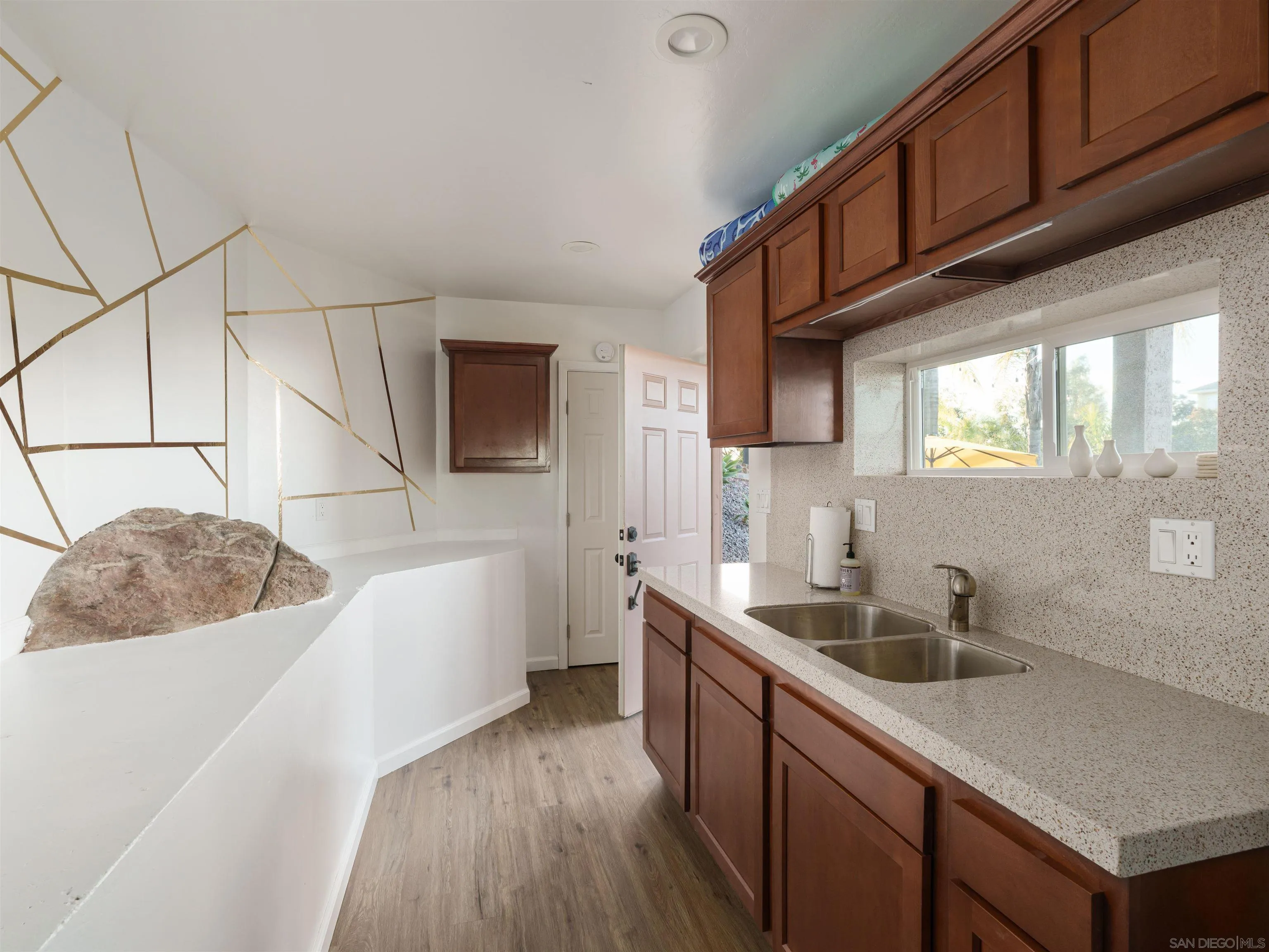 https://cdn.realtyfeed.com/cdn/127/260015509/8093e867c78a32177bcc495bb037e433.webp