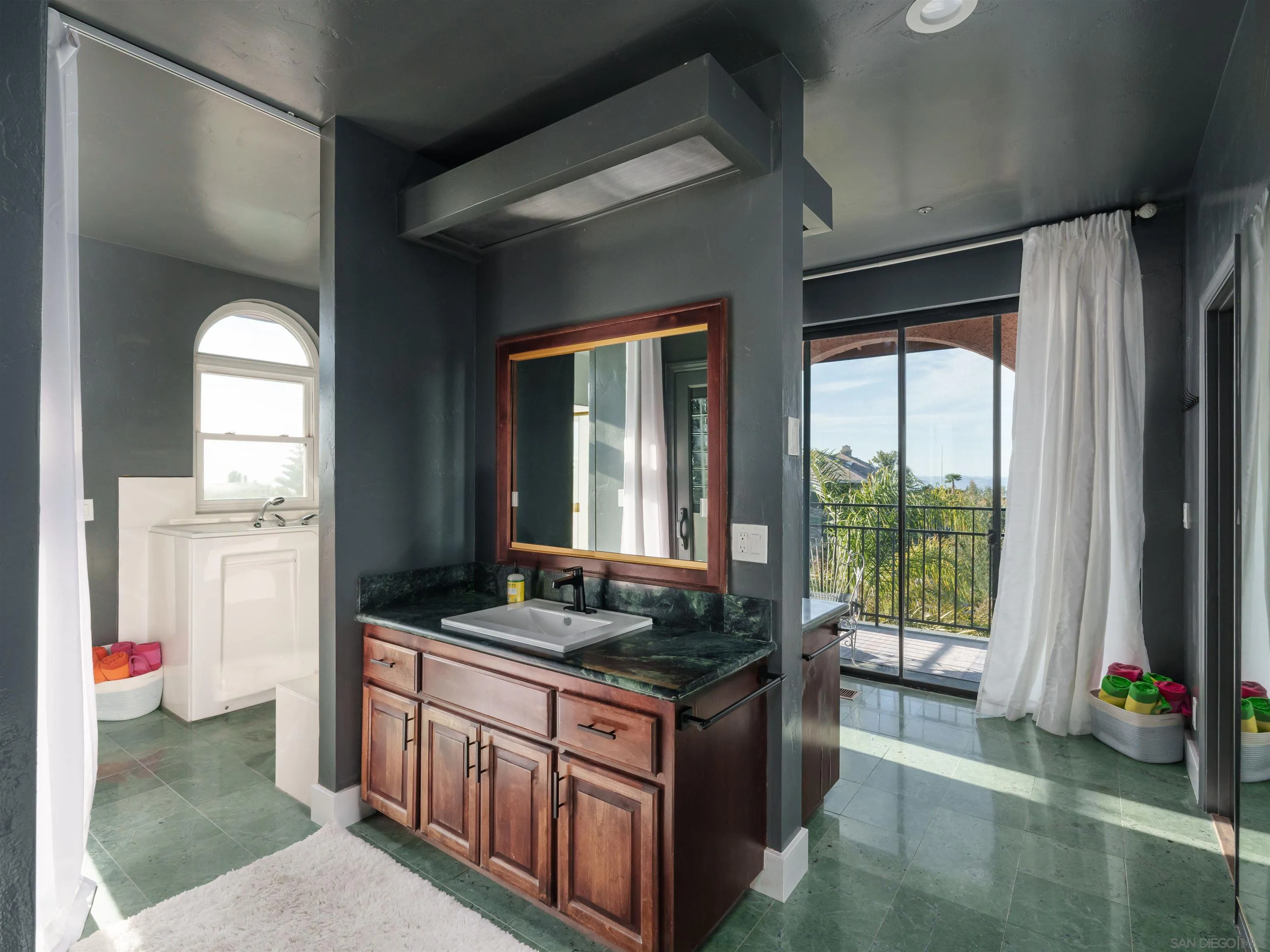https://cdn.realtyfeed.com/cdn/127/260015509/c897e766b5f31999a3364f97b7497845.webp