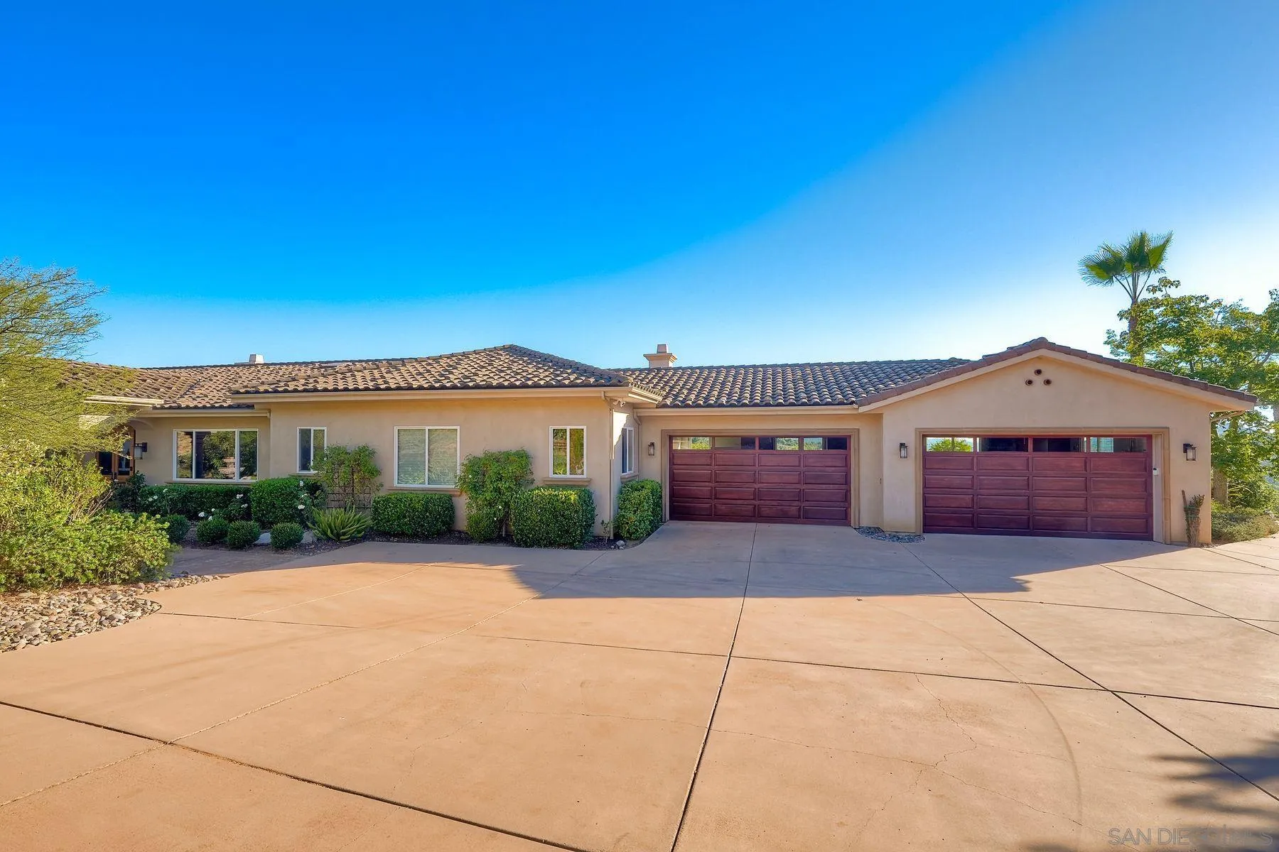 https://cdn.realtyfeed.com/cdn/127/260015510/07da4aa67ed2be4fc57e08728d57bf3f.webp